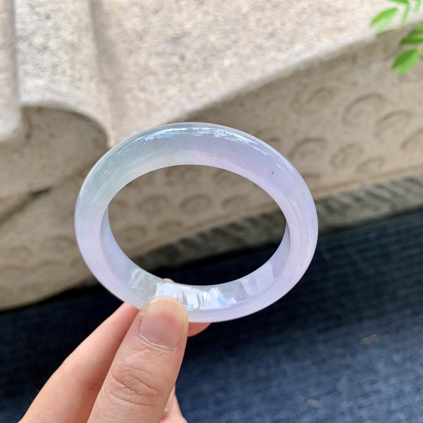 正圈50 51 圈口51.2/11.5/7.8 编码BA093064 冰糯，水润，种老，细腻，打灯有纹线