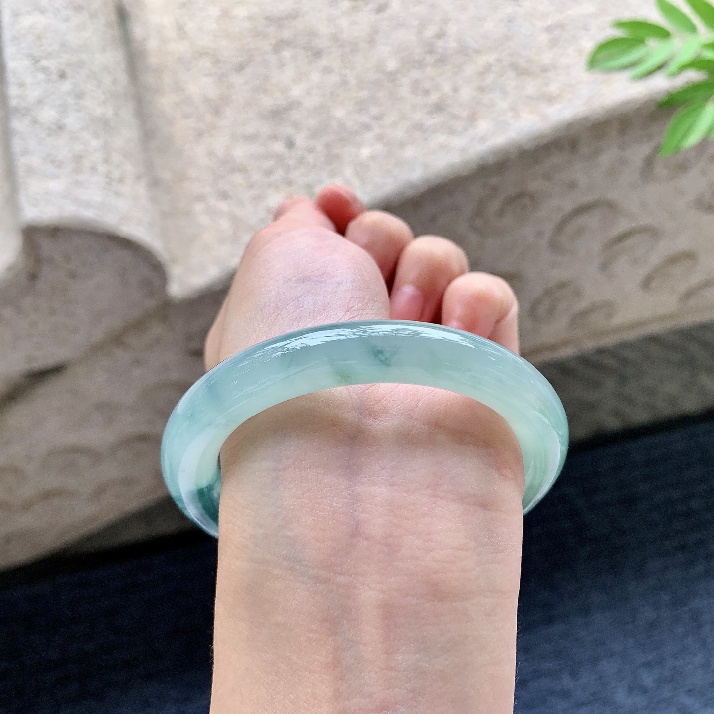 圆条54 55 圈口55/10/9.6 编码WW092451 糯冰飘绿，水润，种老，细腻，打灯有絮线