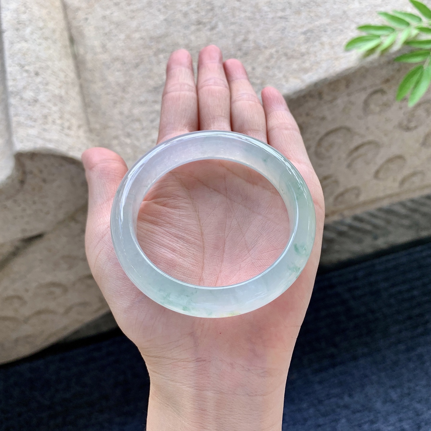 正圈54 55 圈口54.2/13/8.7 编码AN092918 糯冰飘花，水润，种老，细腻，打灯有棉线