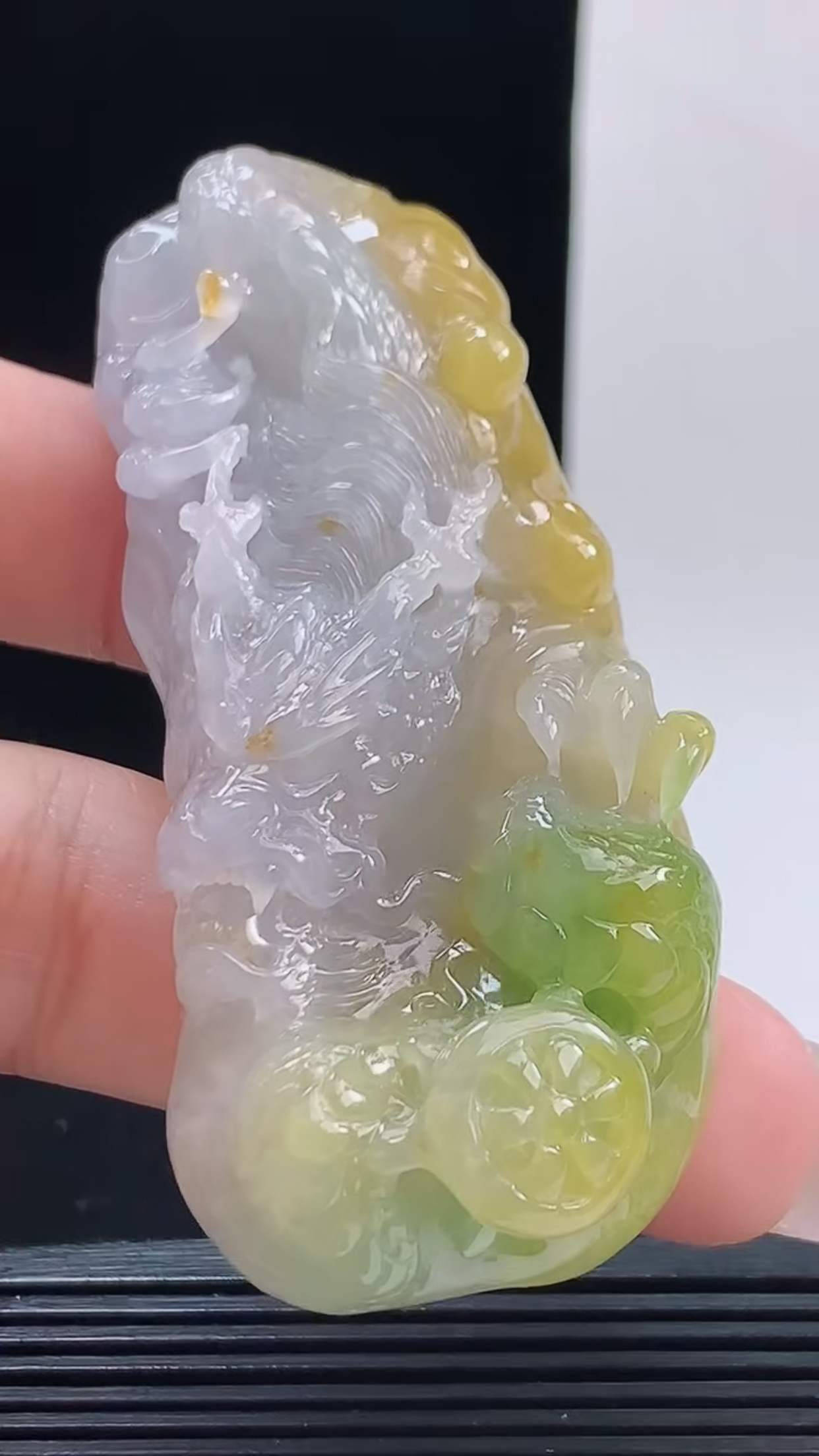缅甸天然翡翠a货，老坑料冰润双彩黄加绿龙牌吊坠，尺寸74-31-14.8重量:62.35g #