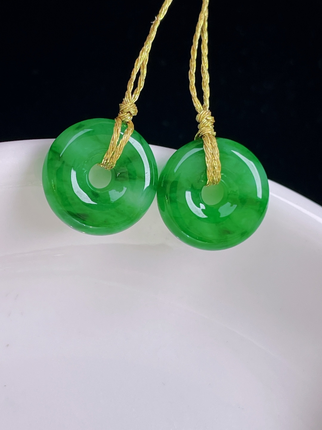 ️辣绿耳坠，老种起光，细底通透，尺寸：12.6/4mm0930