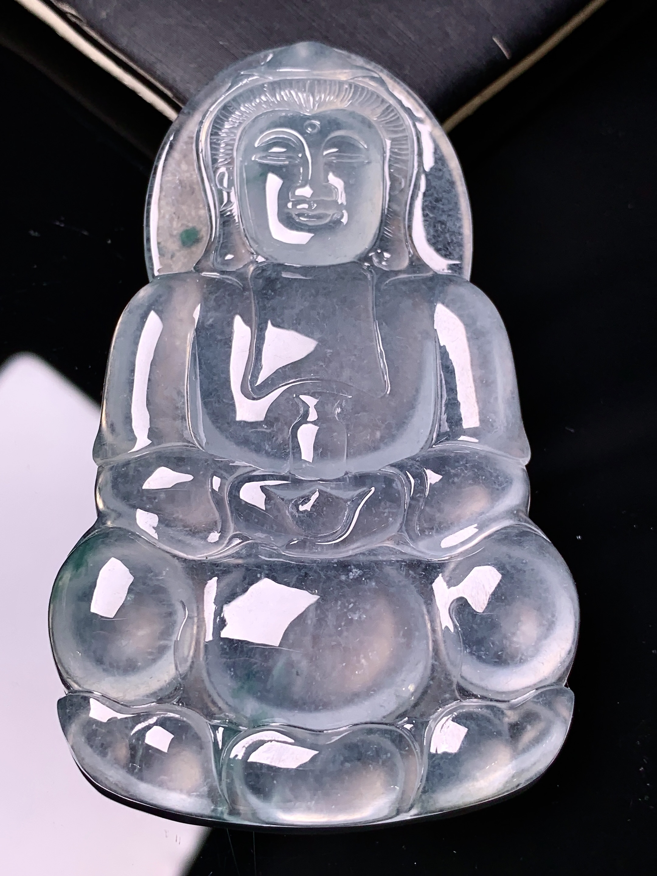 冰种观音菩萨吊坠 玉质细腻 色泽艳丽清新 水润亮眼 整体尺寸66.6*41.8*5.8 a8