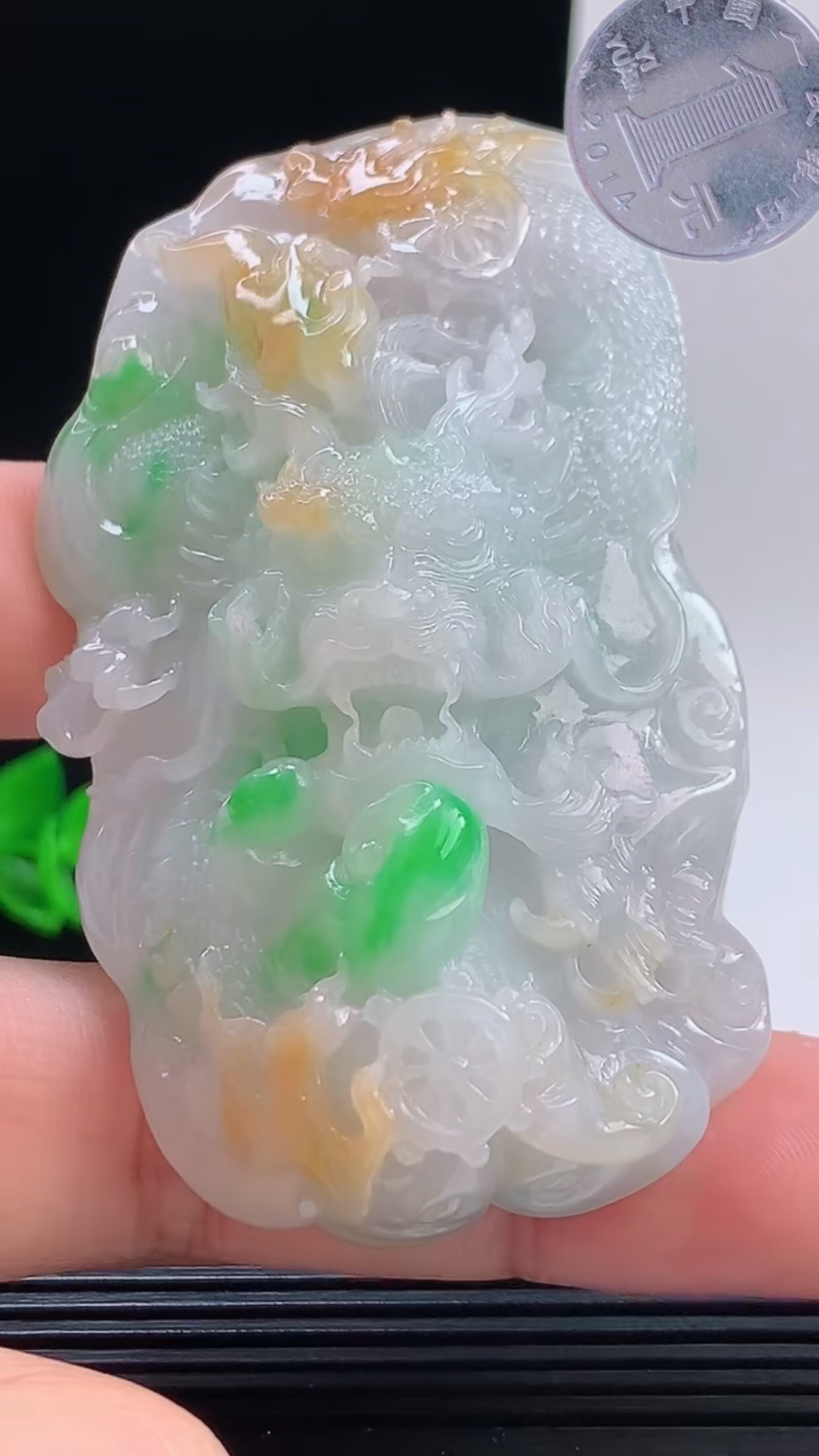 缅甸天然翡翠a货，老坑料起胶冰润双彩黄加绿霸气龙牌吊坠，尺寸70.5-41-23.9重量:94.35g  #