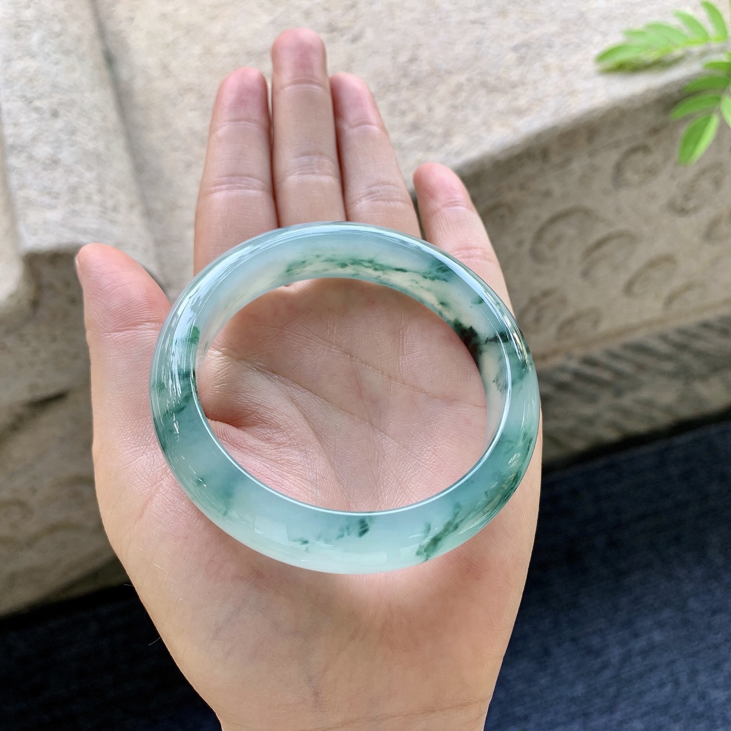 正圈54 55 圈口55.8/13.5/8 编码WW092540 冰糯飘花，水润，种老，细腻，无裂