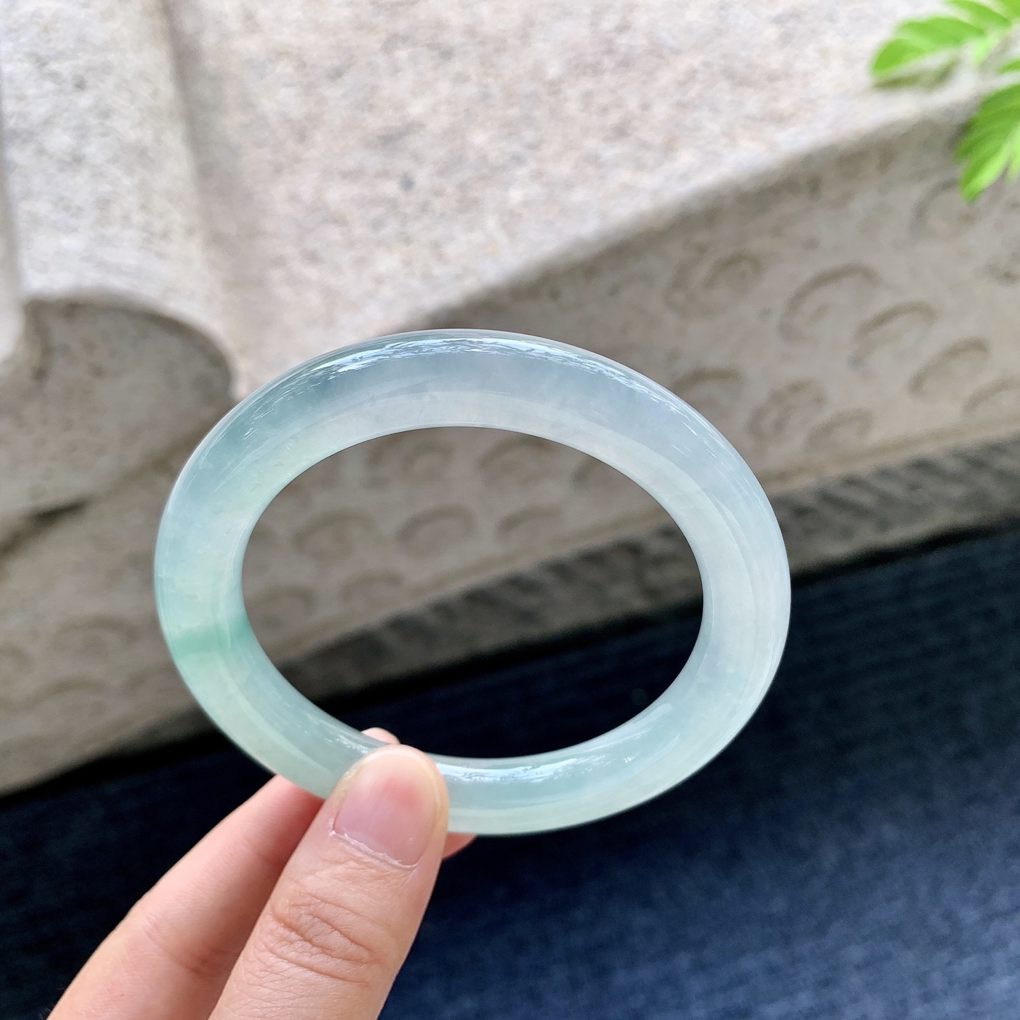 圆条56 57 圈口57.3/9.7/10 编码DW090607 冰糯晴绿，水润，种老，细腻，打灯有棉线