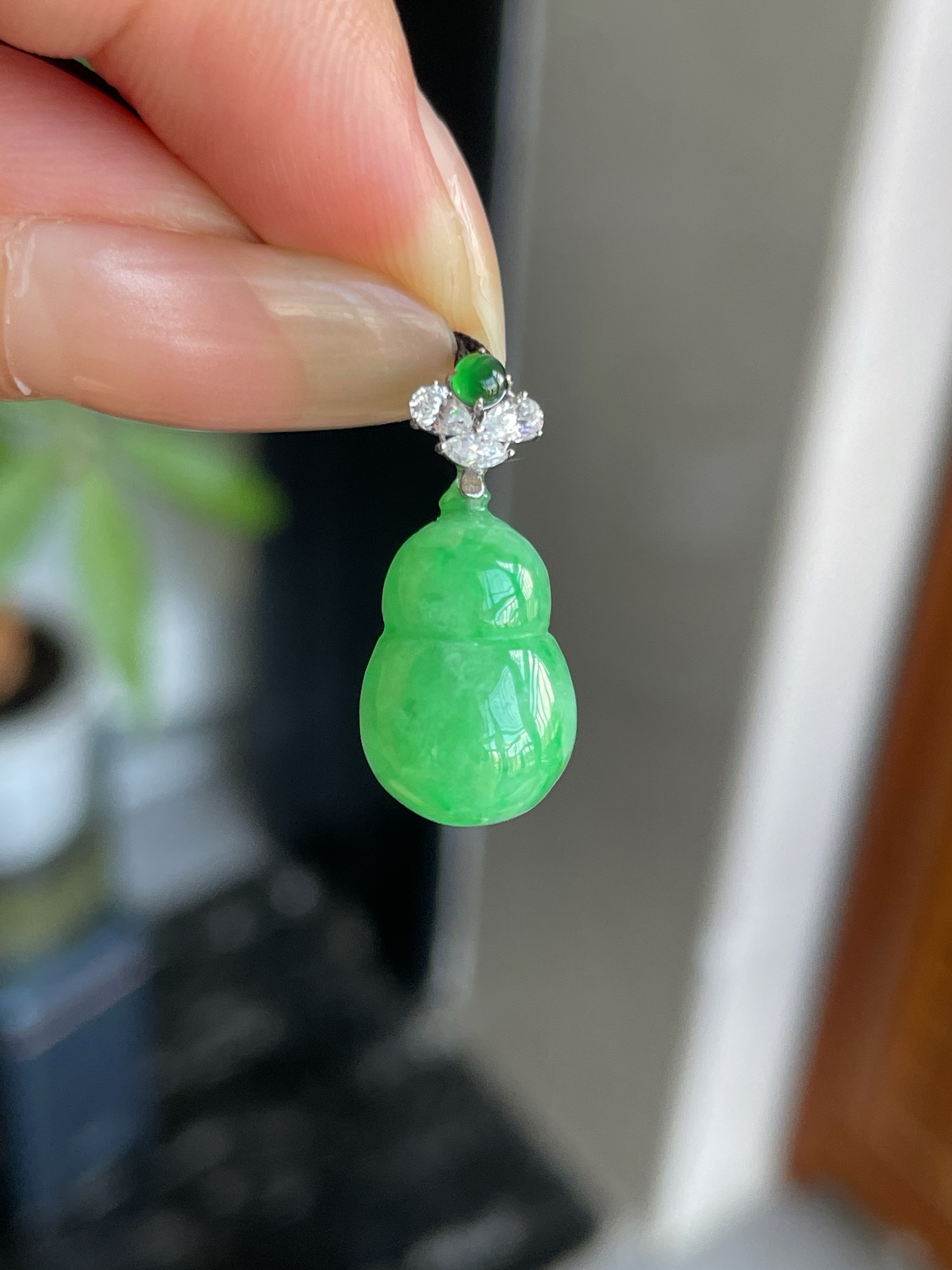 18k金扣冰阳绿小葫芦, 总21.7mm 裸石15-9.8-6mm S11，15-9.8-6