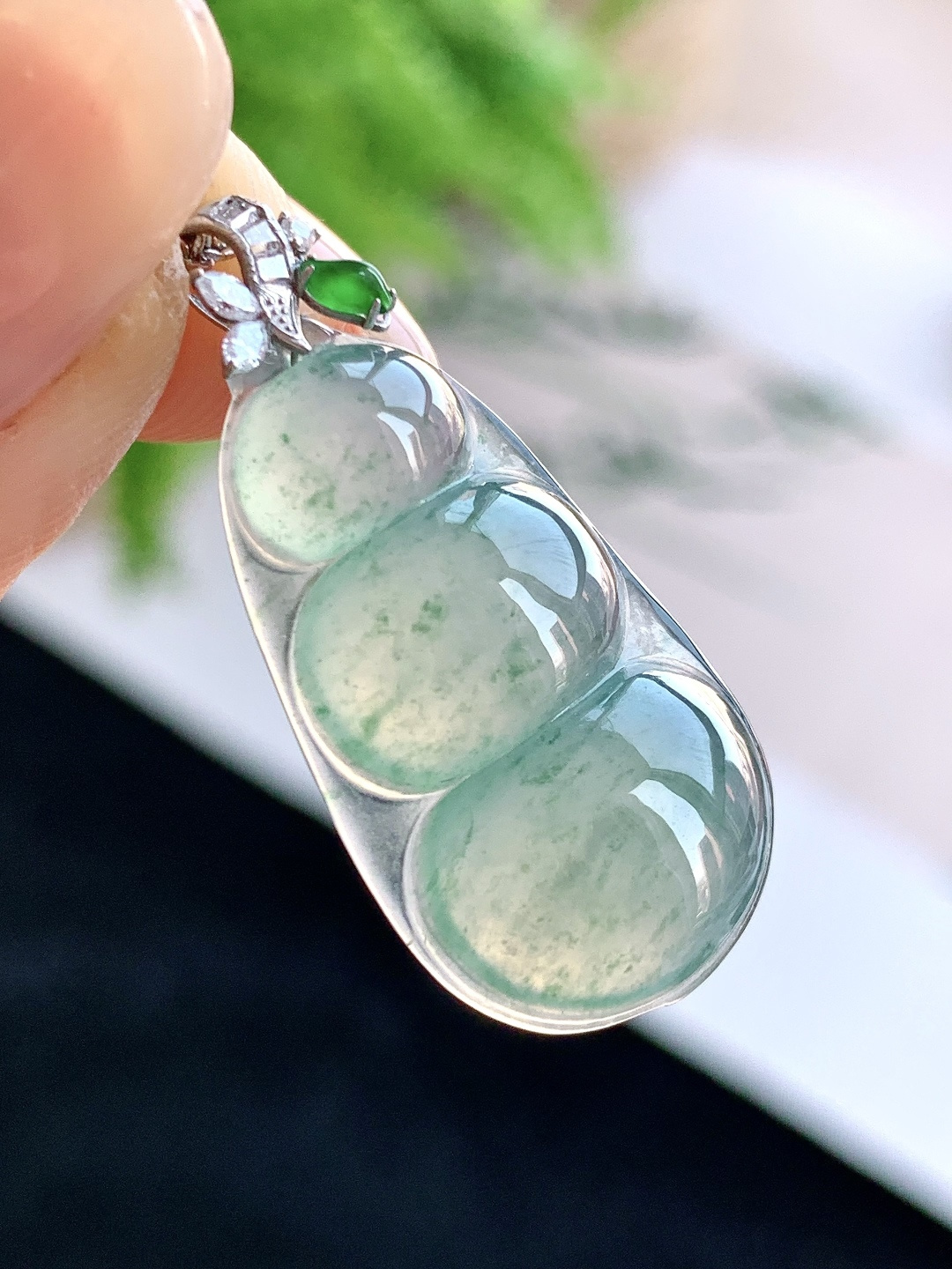 【镶嵌】️冰种飘花豆子福豆吊坠 【说明】缅甸 18k金镶嵌 性比高 【整体】33.5 【裸石】28.2-15.6-5 【重量】3.6克