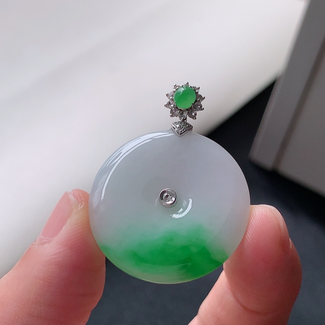 ️ 平安扣吊坠 翠色清新，种老水润细腻，佩戴优雅时尚 货号77704，35.9-26.8-4.5