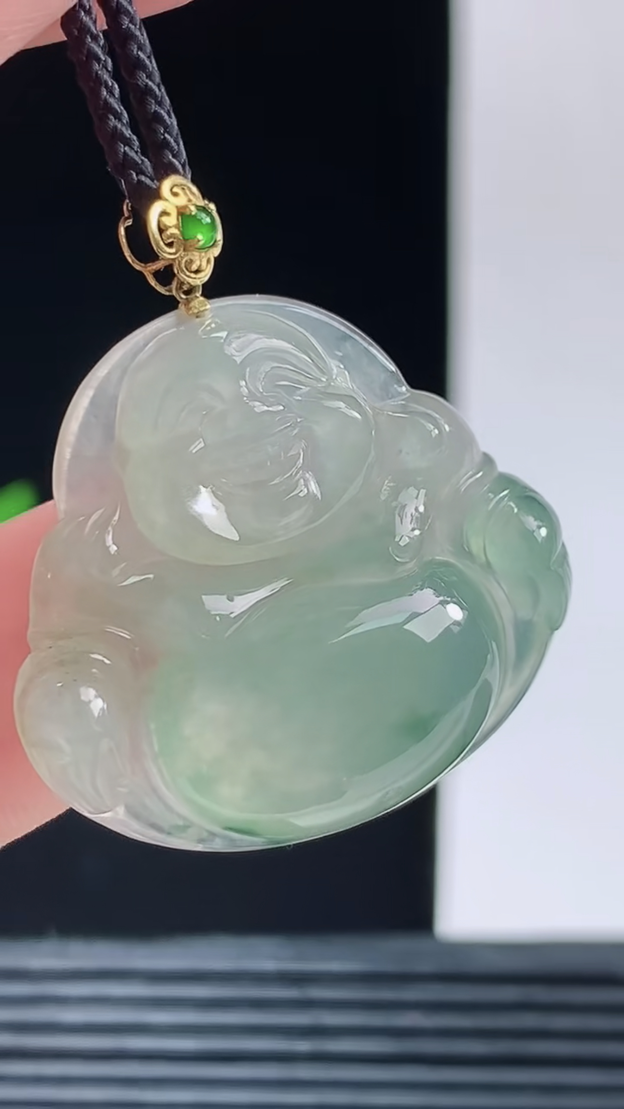 缅甸天然翡翠a货，18K金扣镶嵌冰种飘花笑口常开，佛公吊坠，尺寸26-29-6.3重量:7.31g #