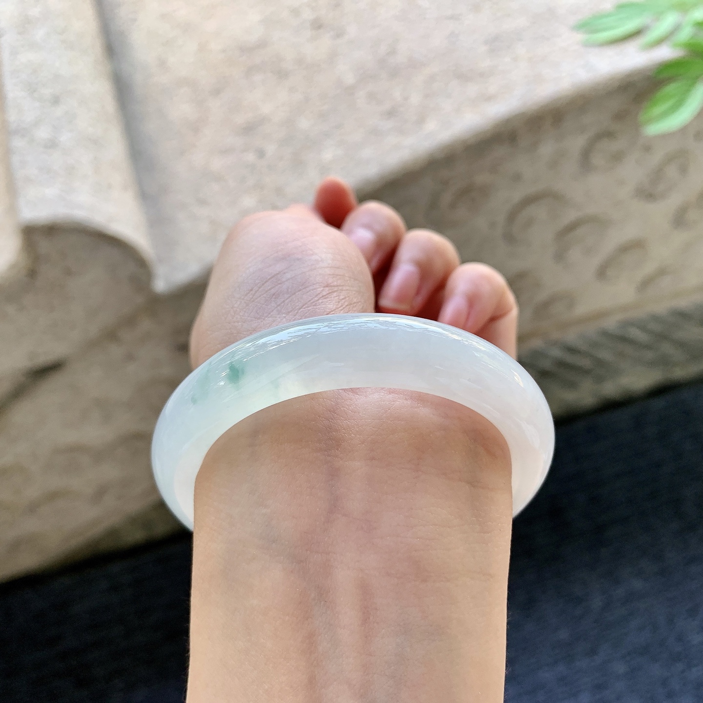 正圈52 53 圈口53/11.6/8.1 编码DZ093008 糯冰飘花，水润，种老，细腻，内侧有棉纹