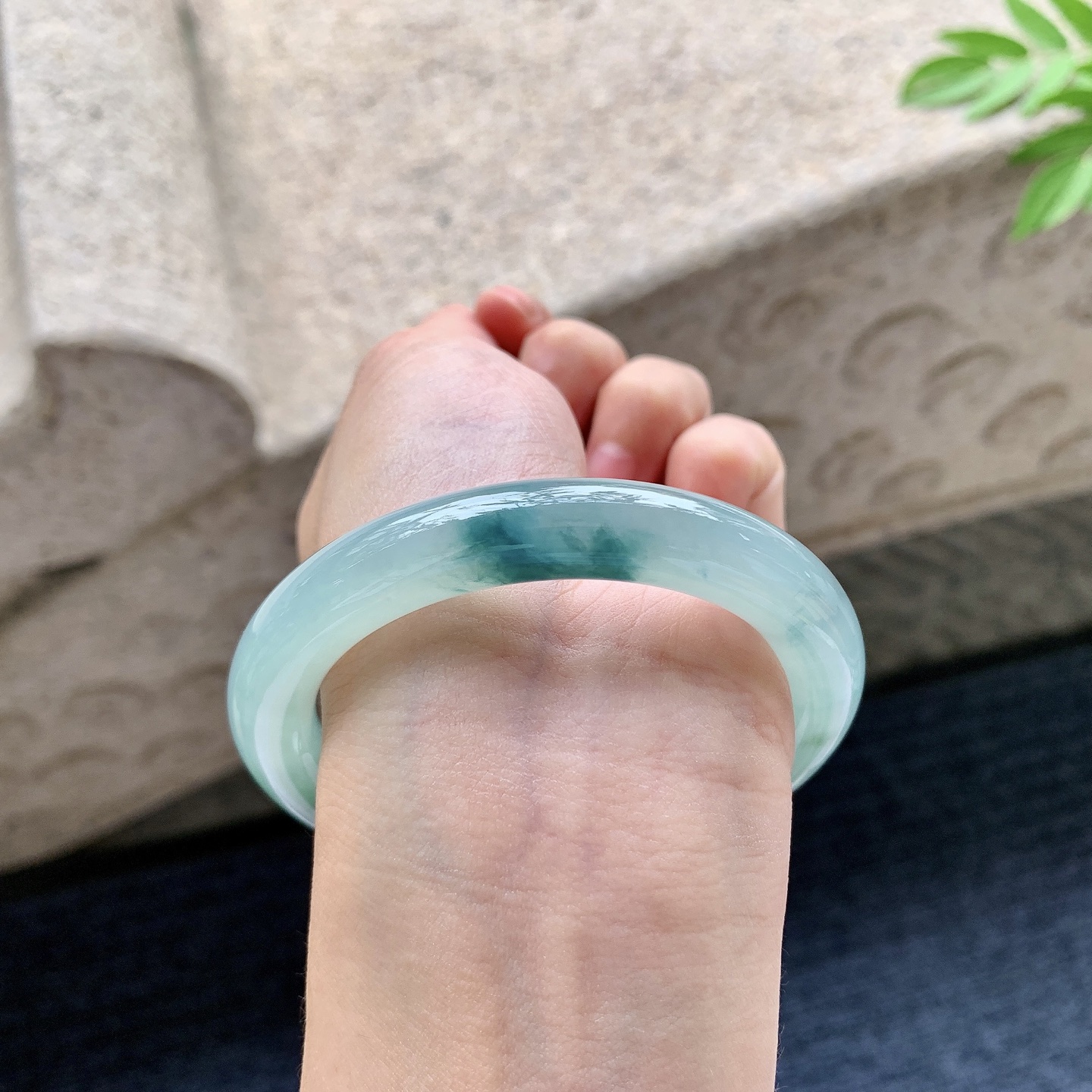 圆条54 55 圈口55/10/9.6 编码WW092451 糯冰飘绿，水润，种老，细腻，打灯有絮线