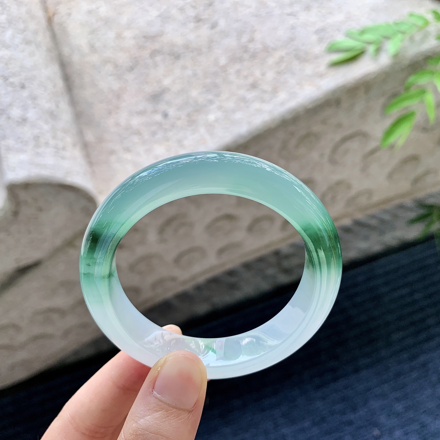 正圈51 52 圈口52.4/12.1/8.6 编码WW082981 冰飘绿，清透，水润，种老，细腻，打灯有棉线