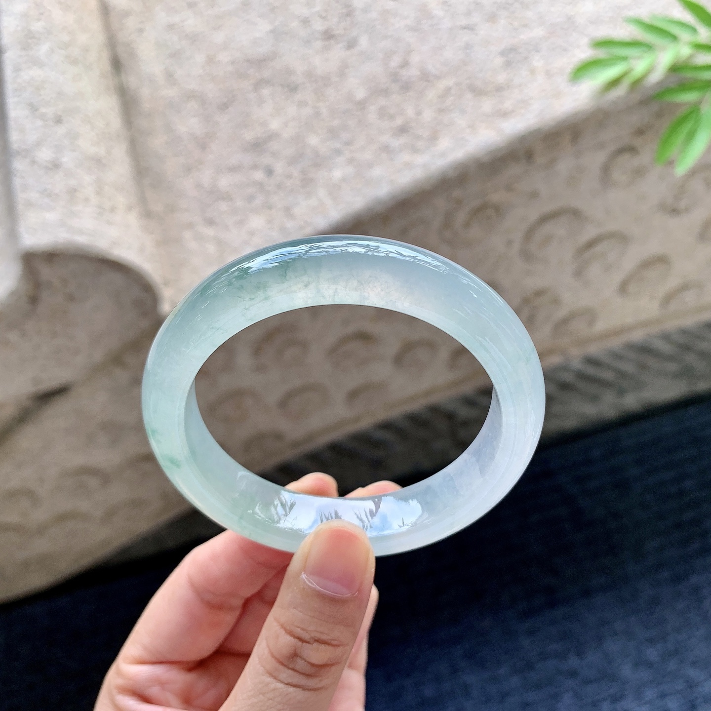 正圈54 55 圈口54.2/13/8.7 编码AN092918 糯冰飘花，水润，种老，细腻，打灯有棉线