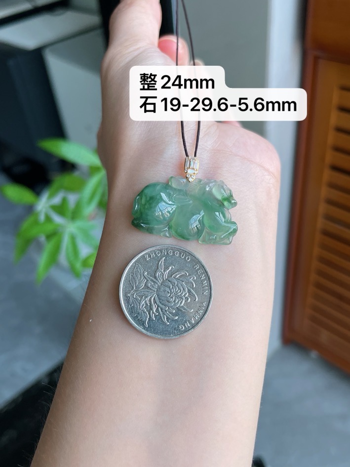 18k金扣冰绿飘花唐马, 总24mm 石19-29.6-5.6mm S11，19-29.6-5.6
