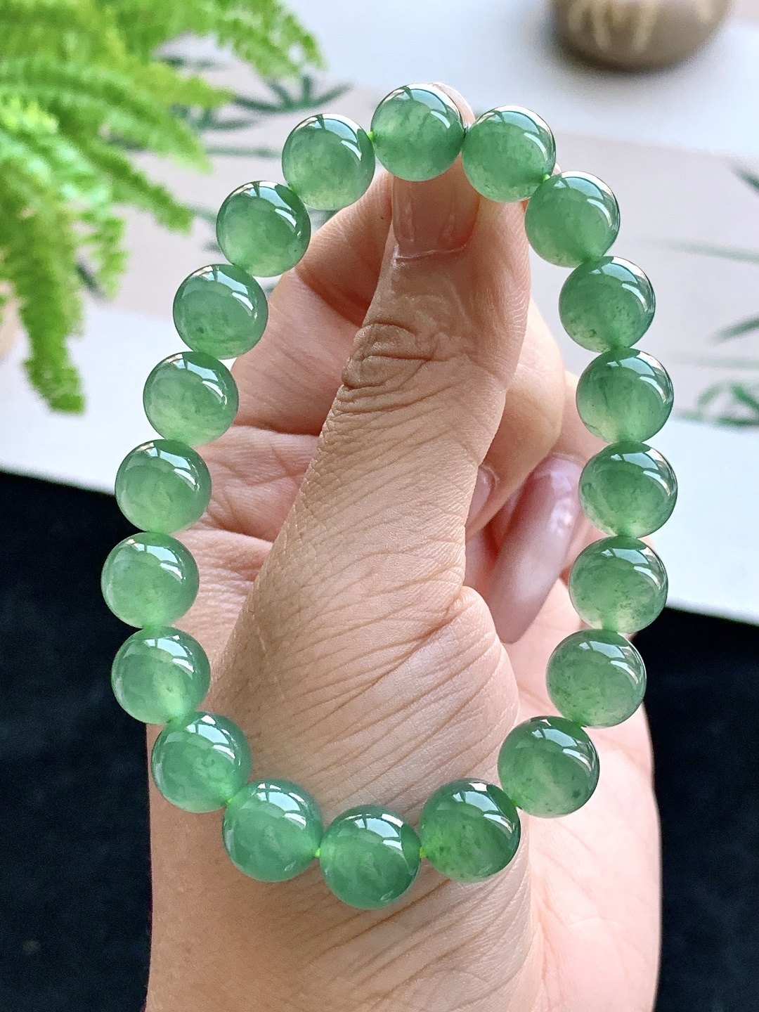 【珠子】️冰晴绿手串圆珠子手串 【说明】缅甸 性比高 【尺寸】9.7mm 【重量】33.8克