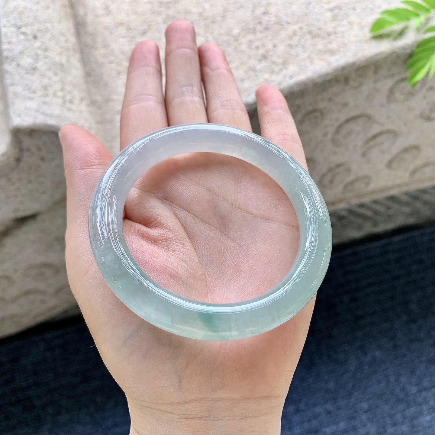 圆条56 57 圈口57.3/9.7/10 编码DW090607 冰糯晴绿，水润，种老，细腻，打灯有