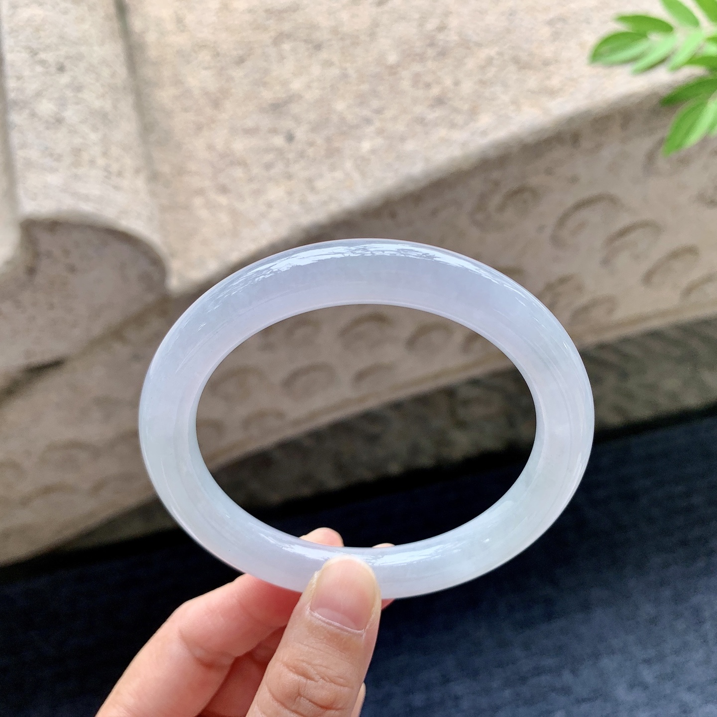 圆条59 60 【圈口】60/10.2/9.4 【编码】AD092440 【描述】细糯，水润，种老，细腻，打灯有絮线