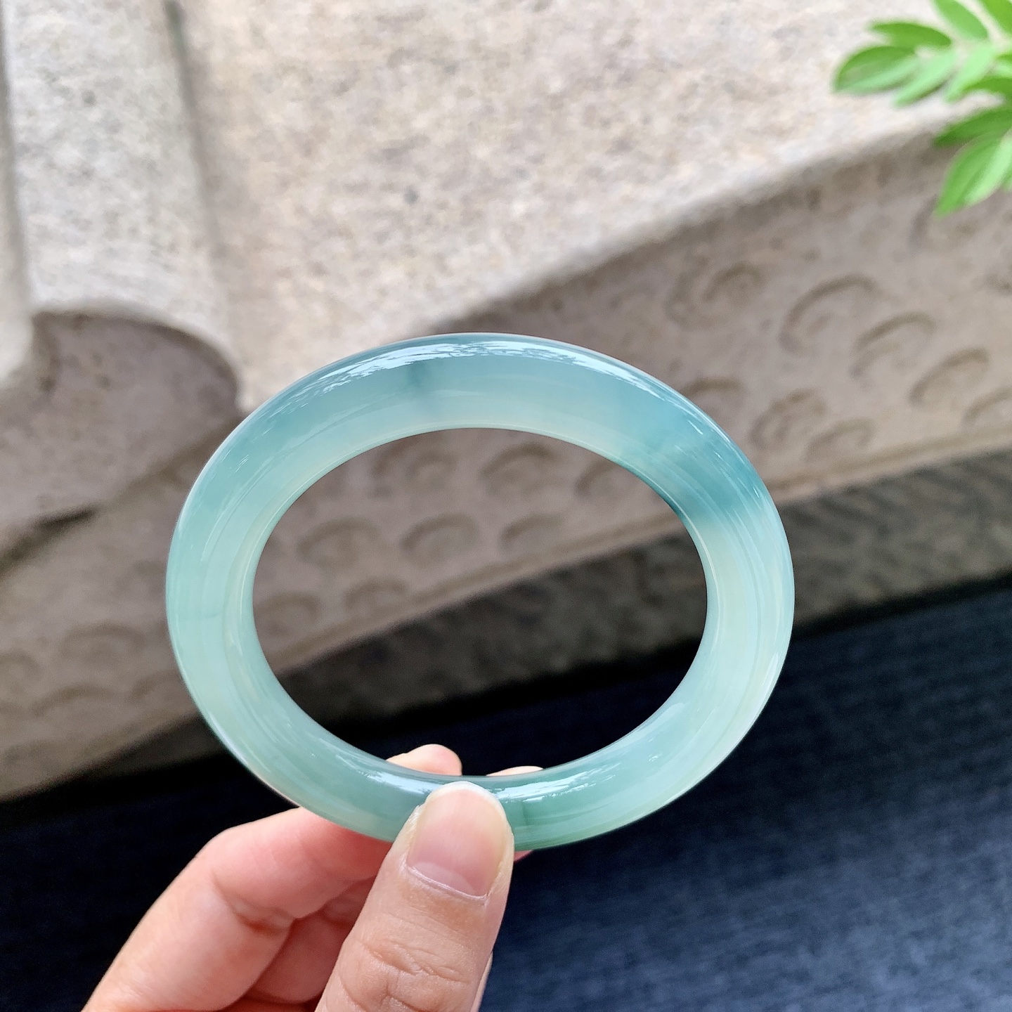 圆条54 55 圈口55/10/9.6 编码WW092451 糯冰飘绿，水润，种老，细腻，打灯有絮线