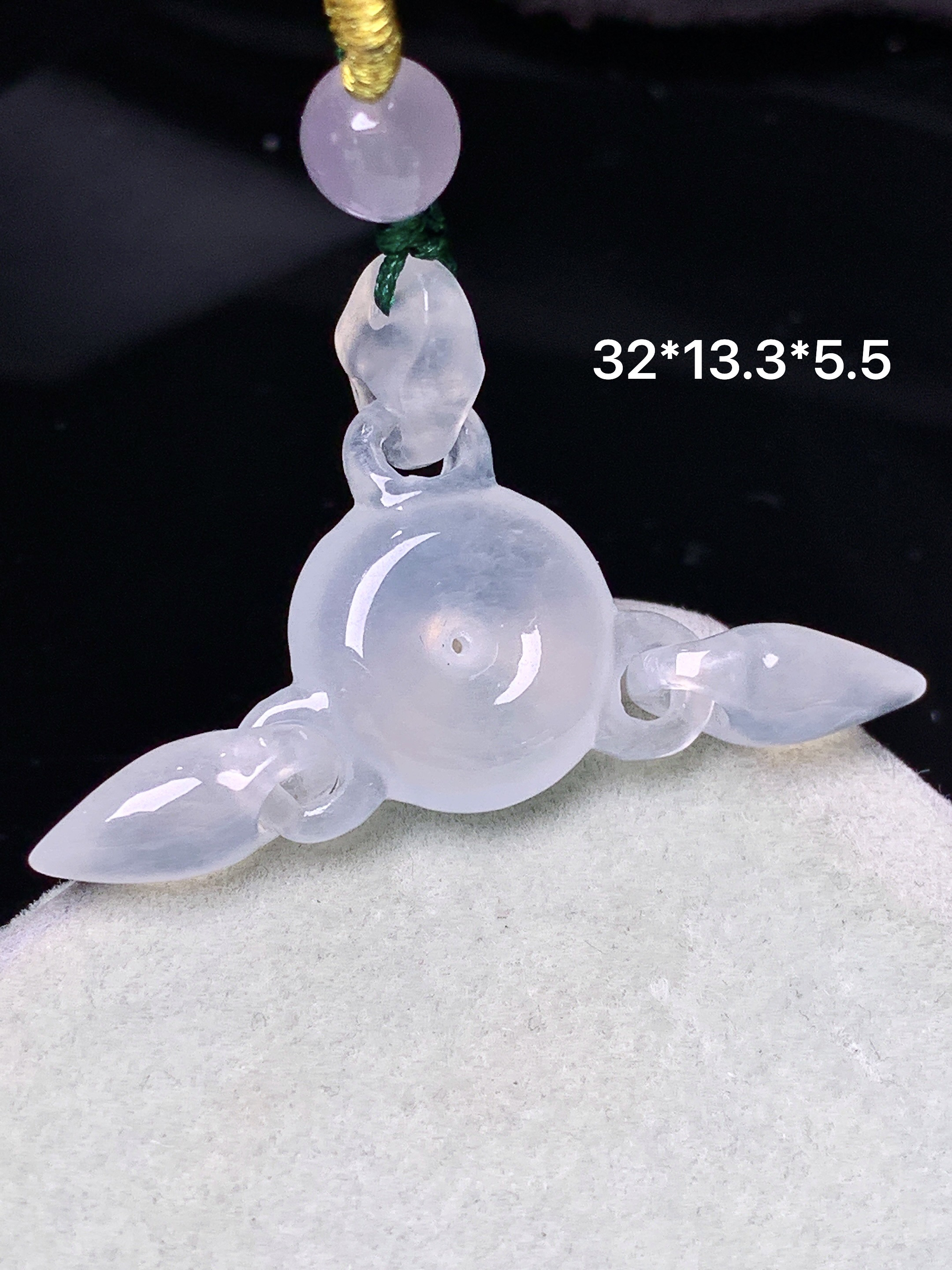 冰种同心锁吊坠 玉质细腻 色泽艳丽清新 水润亮眼 整体尺寸32*13.3*5.5 a8