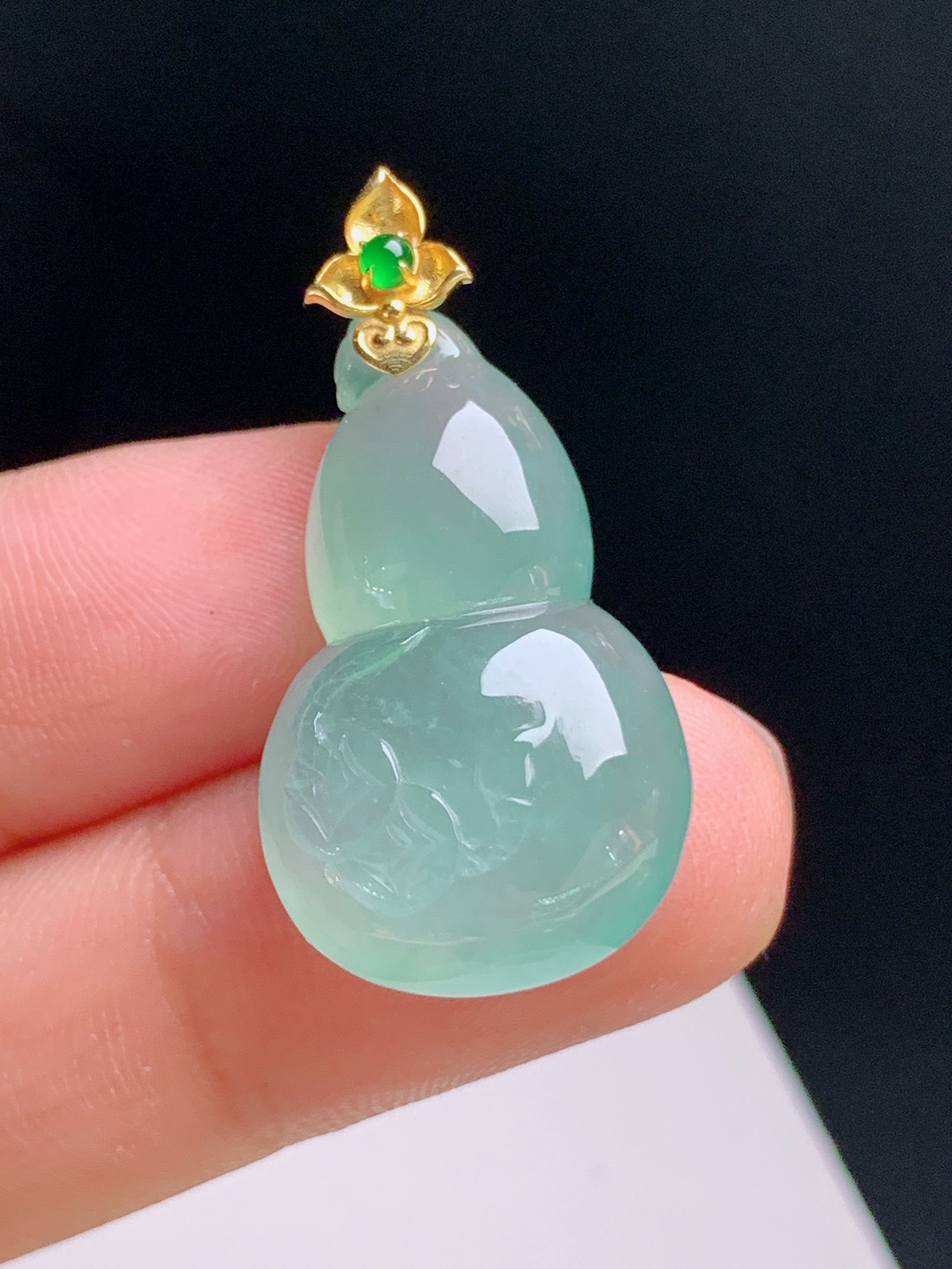 ️ 冰种飘绿葫芦吊坠，水润莹亮，色泽均匀，器型圆润，裸石25.7-16.2-7.132.5 45