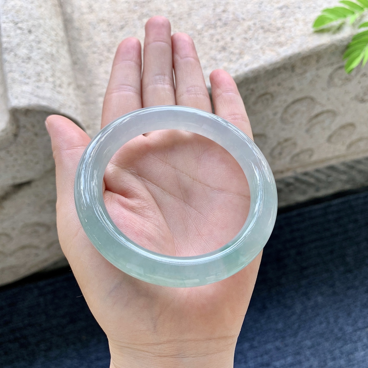 圆条56 57 圈口57.3/9.7/10 编码DW090607 冰糯晴绿，水润，种老，细腻，打灯有棉线