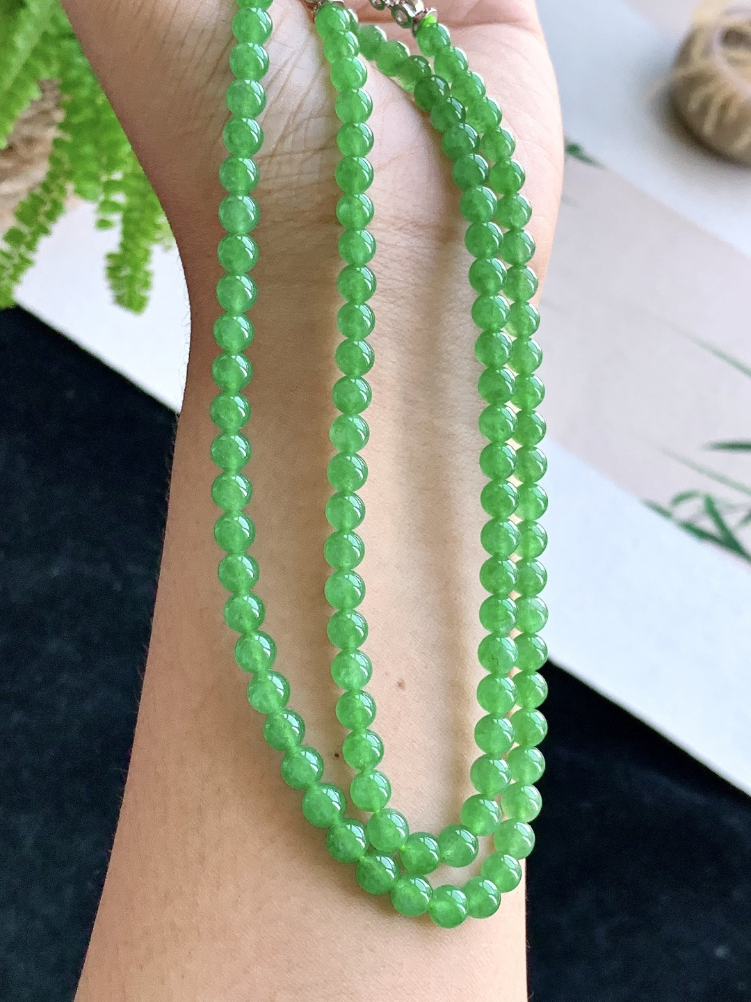 【珠子】️冰阳绿珠链圆珠子珠链 【说明】缅甸 性比高 【尺寸】5.5-5，32cm 【重量】33.