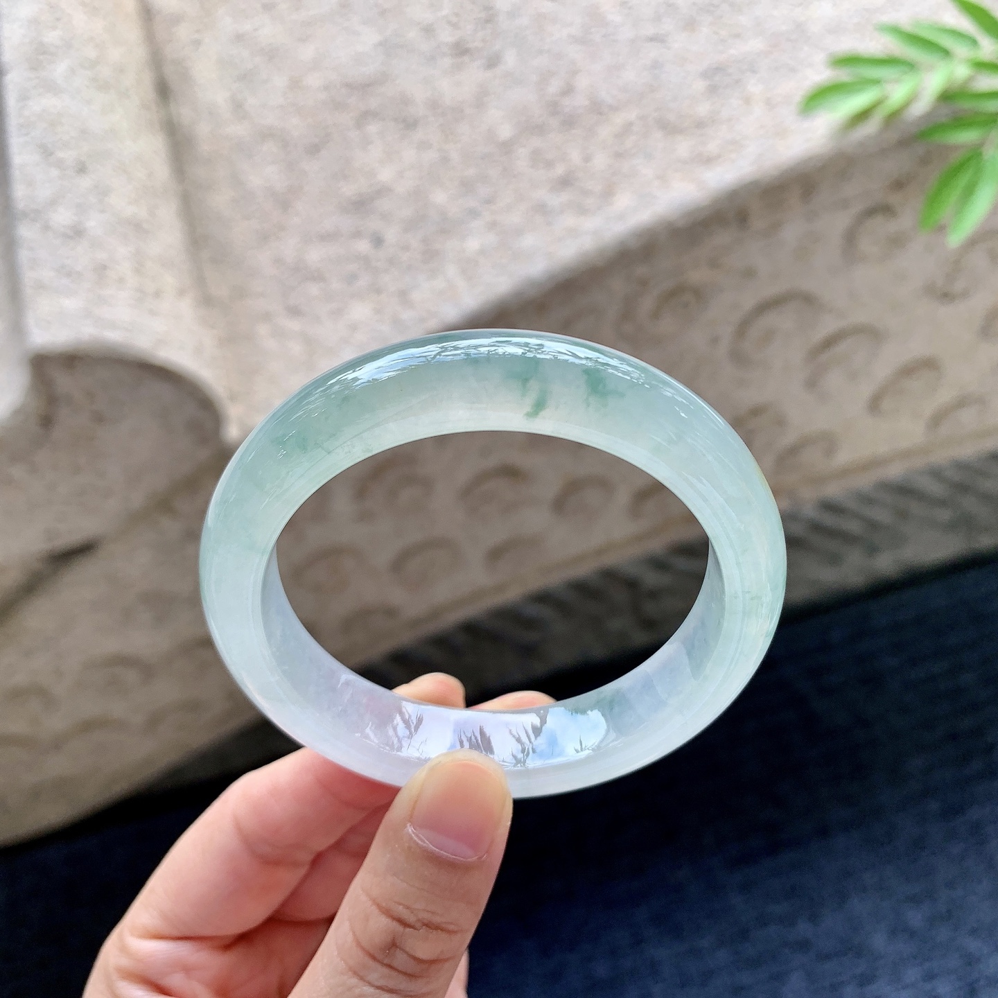 正圈54 55 圈口54.2/13/8.7 编码AN092918 糯冰飘花，水润，种老，细腻，打灯有棉线