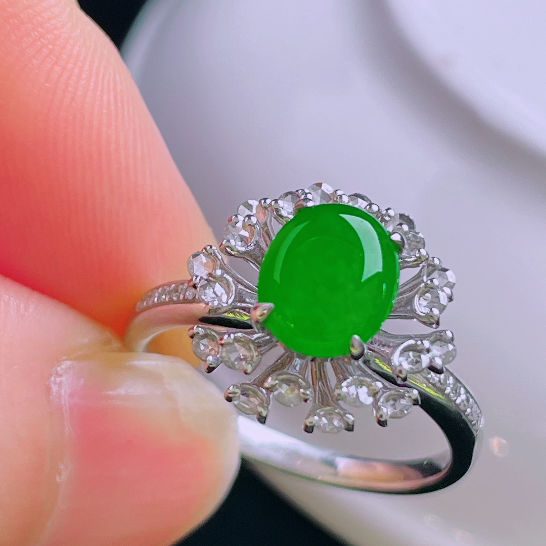 冰绿戒指，18k镶嵌，老种起光，细底通透，尺寸：裸石8/6.8/2.4mm0930