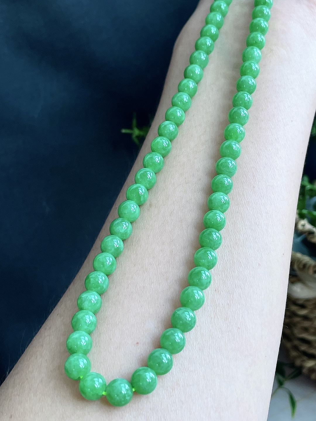 【珠子】阳绿珠链圆珠珠子珠链 【说明】缅甸 性比高 【尺寸】6.5mm，29cm 【重量】42克