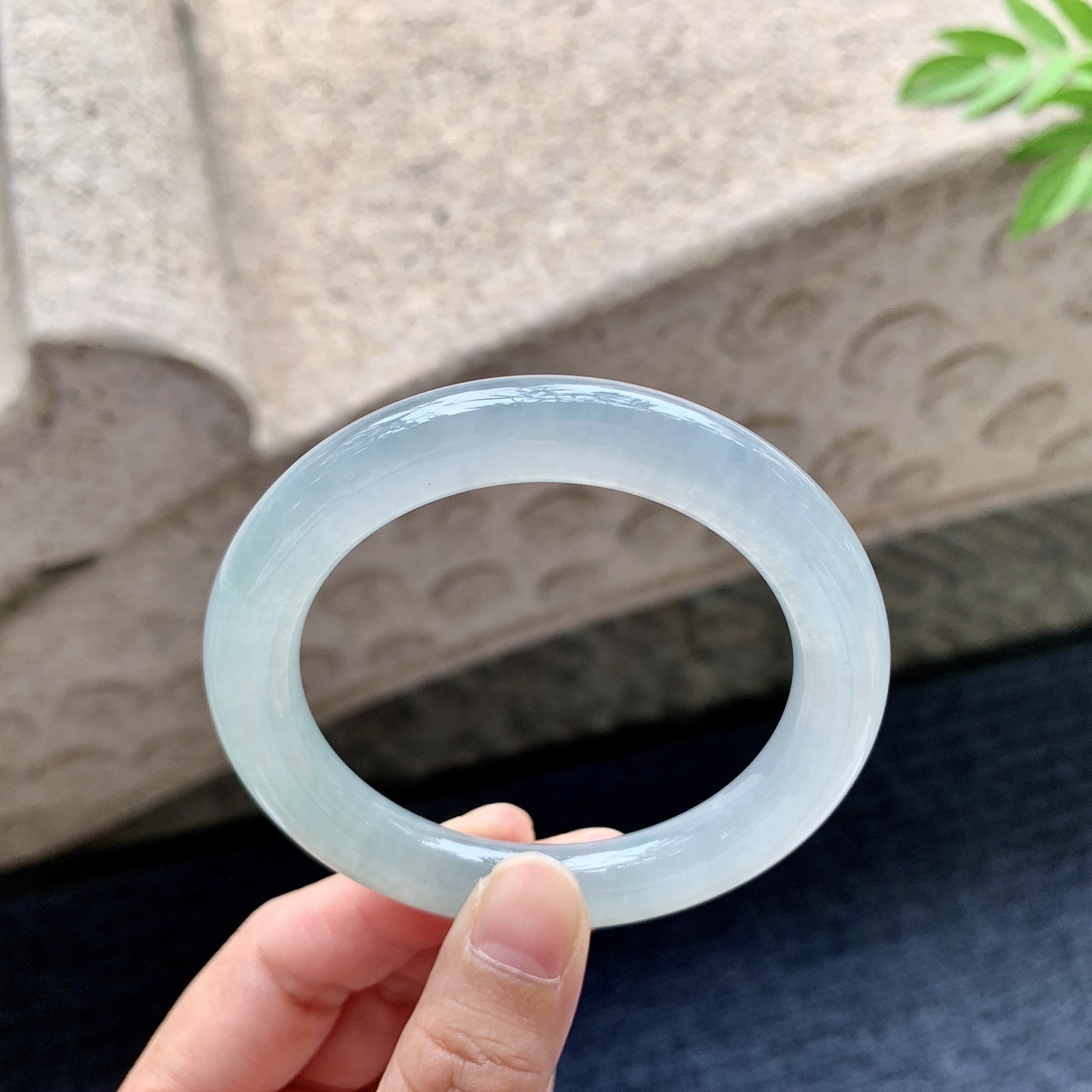 圆条52 53 圈口53.2/9.7/9.6 编码AD092417 糯冰底色，水润，种老，细腻，打灯有棉纹