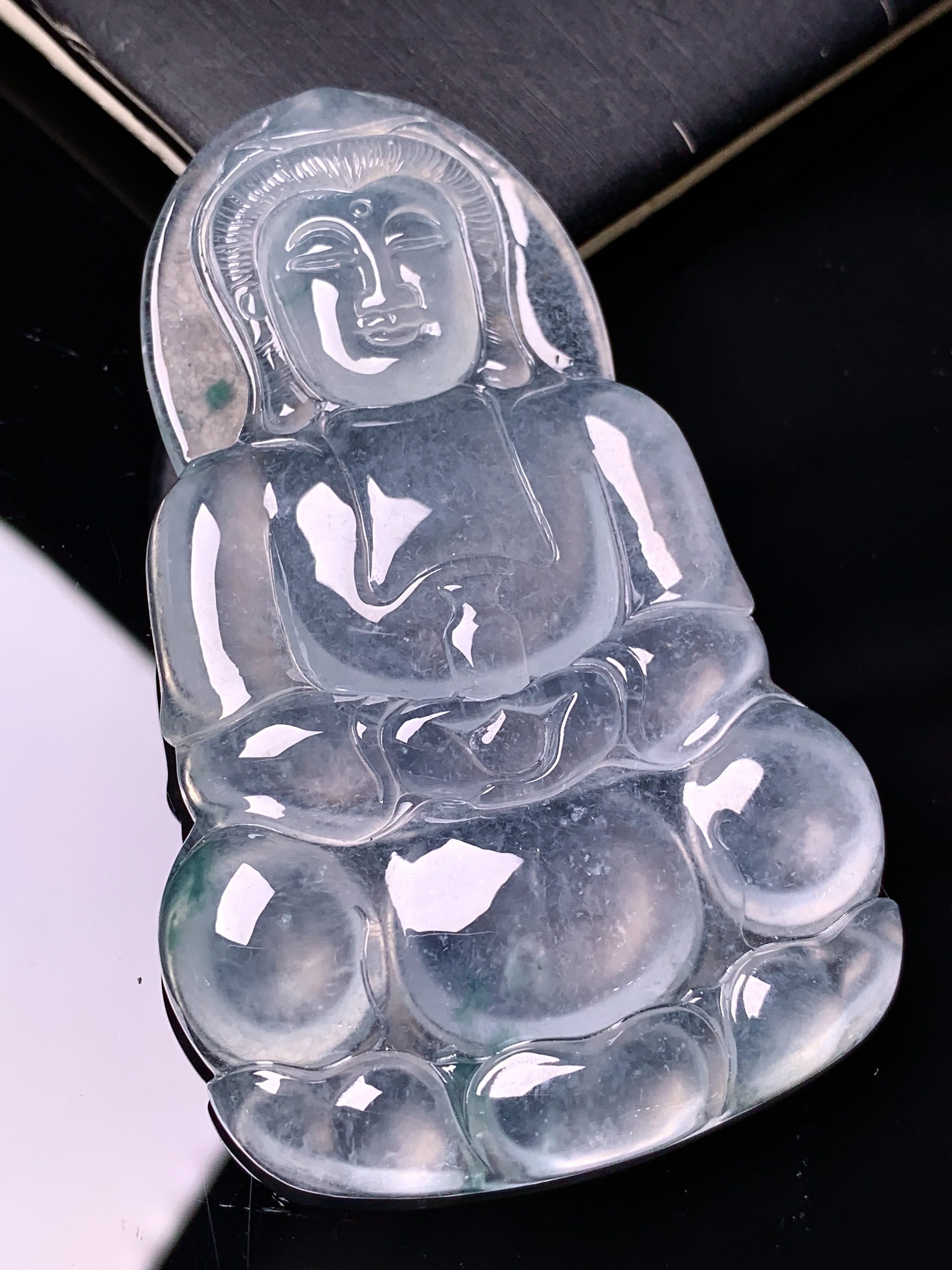 冰种观音菩萨吊坠 玉质细腻 色泽艳丽清新 水润亮眼 整体尺寸66.6*41.8*5.8 a8