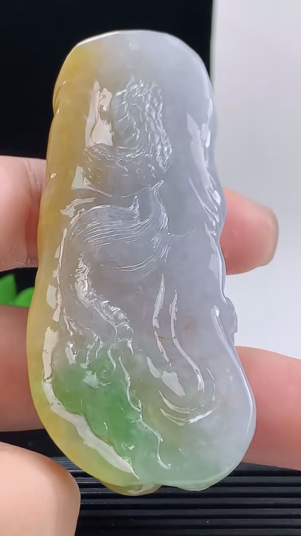 缅甸天然翡翠a货，老坑料冰润双彩黄加绿龙牌吊坠，尺寸74-31-14.8重量:62.35g #