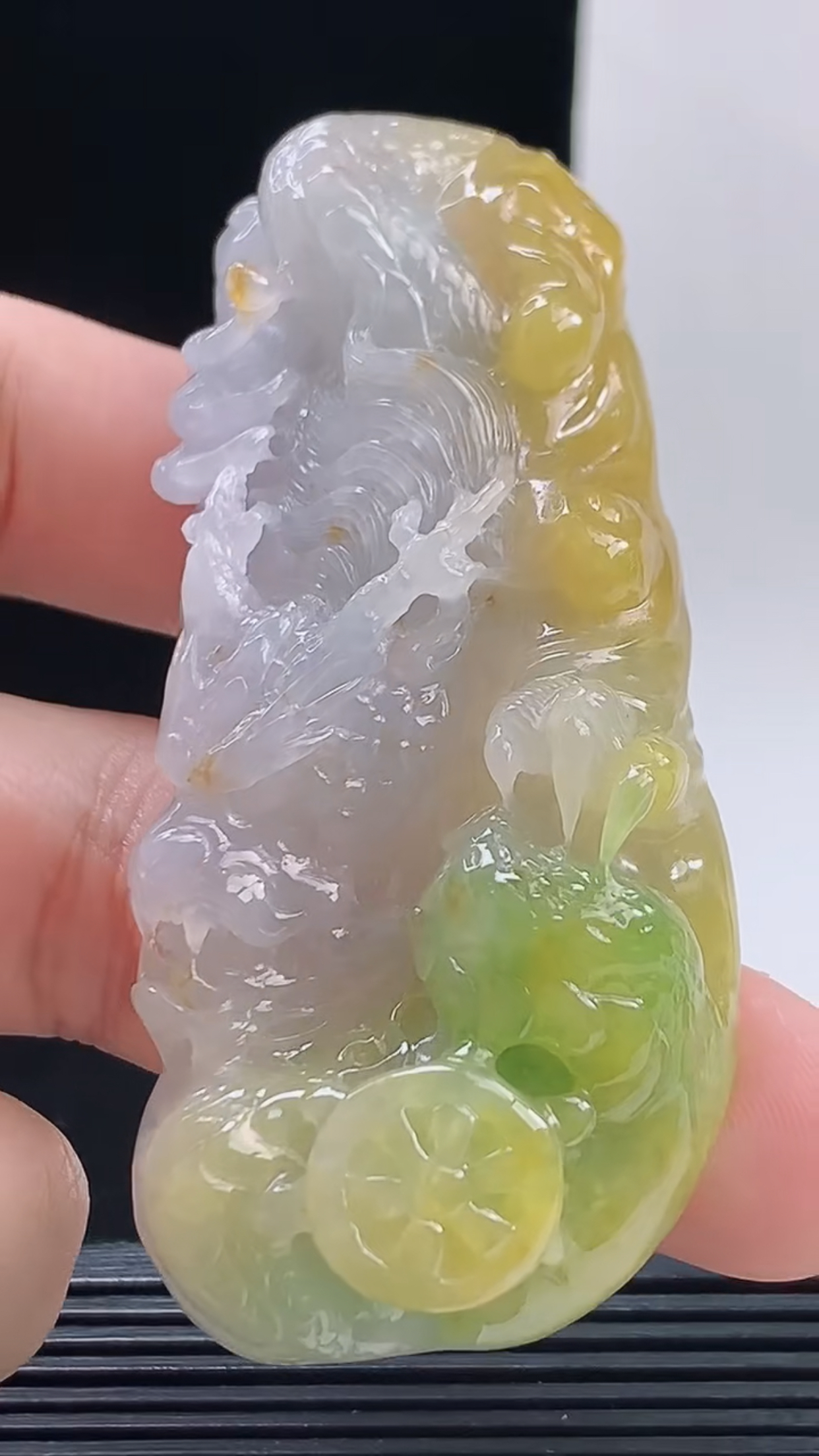 缅甸天然翡翠a货，老坑料冰润双彩黄加绿龙牌吊坠，尺寸74-31-14.8重量:62.35g #