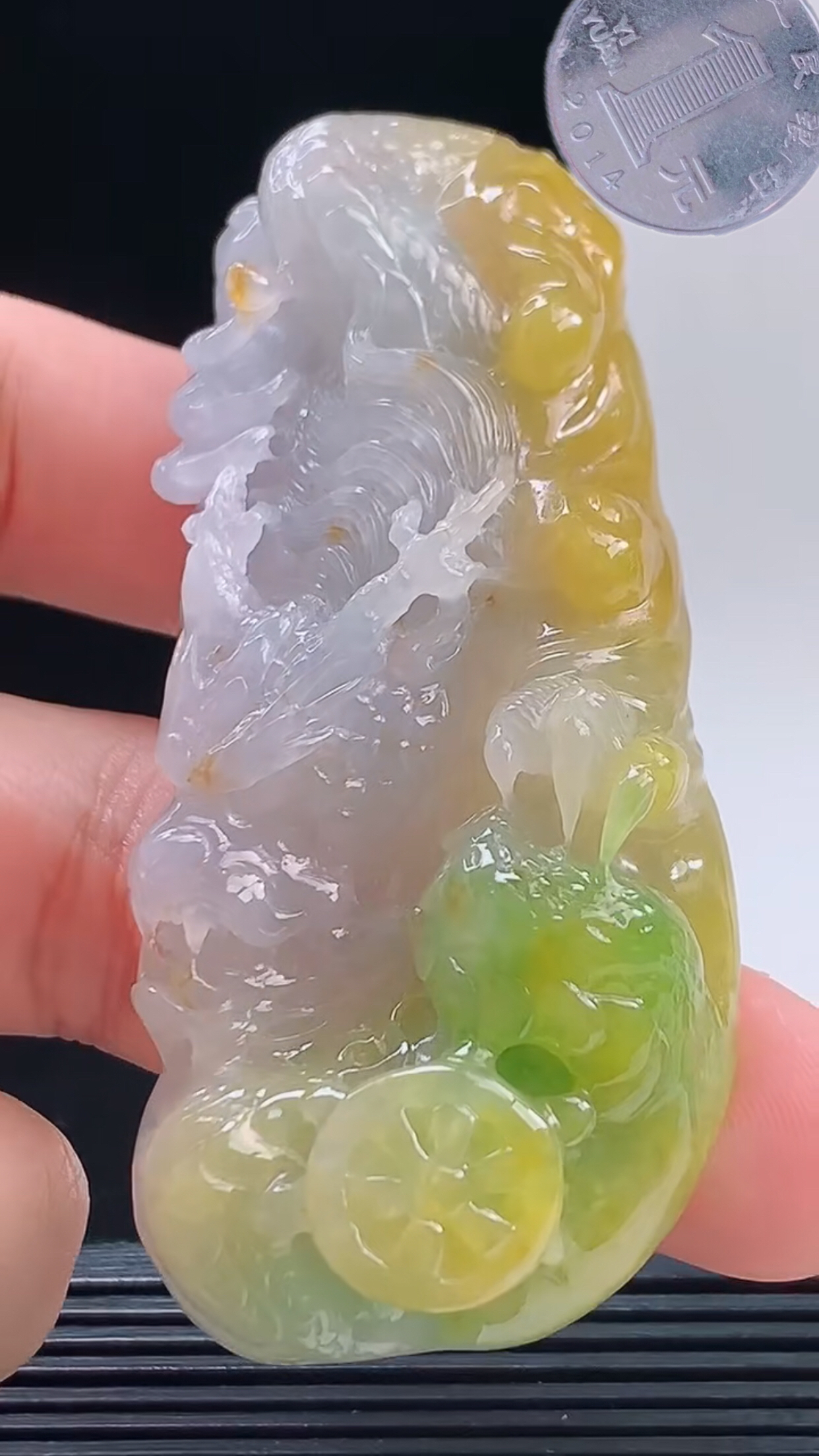 缅甸天然翡翠a货，老坑料冰润双彩黄加绿龙牌吊坠，尺寸74-31-14.8重量:62.35g #