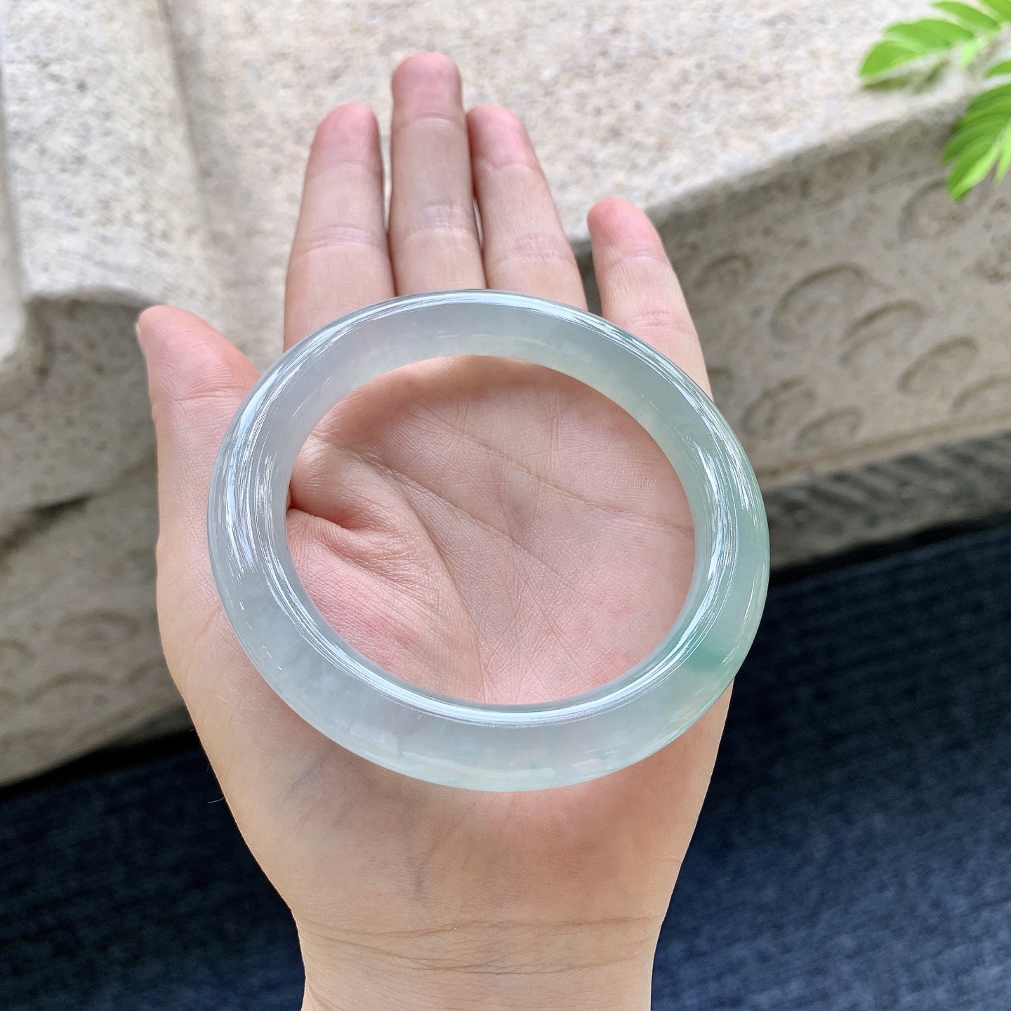 圆条56 57 圈口57.3/9.7/10 编码DW090607 冰糯晴绿，水润，种老，细腻，打灯有棉线