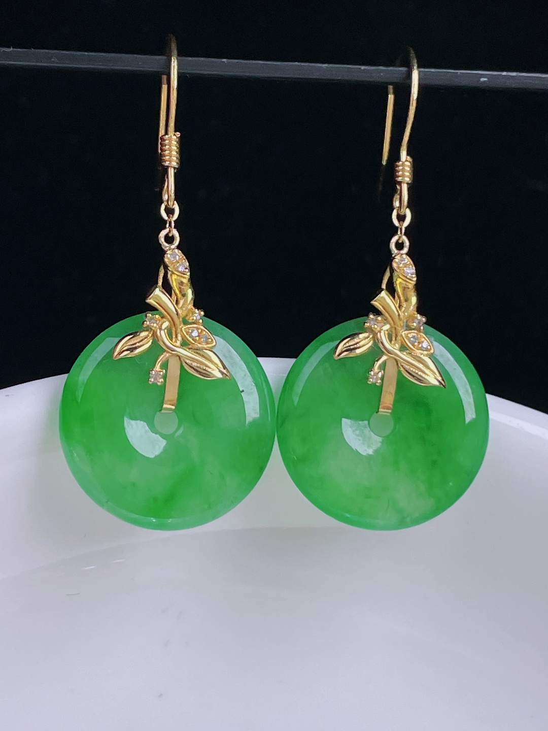 冰绿耳坠，18k镶嵌，老种起光，细底通透，尺寸：裸石14/2.9mm0930