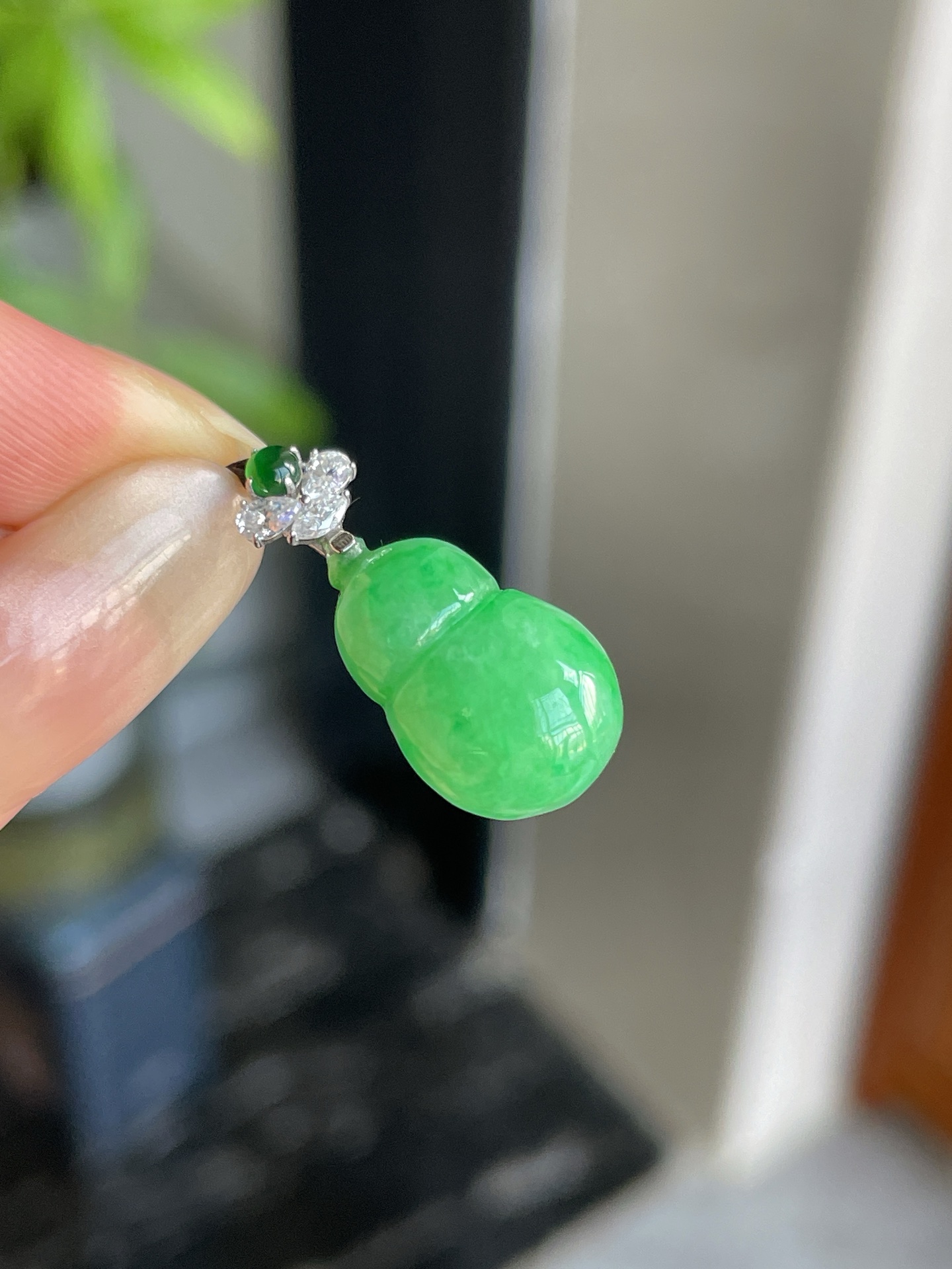 18k金扣冰阳绿小葫芦, 总21.7mm 裸石15-9.8-6mm S11，15-9.8-6