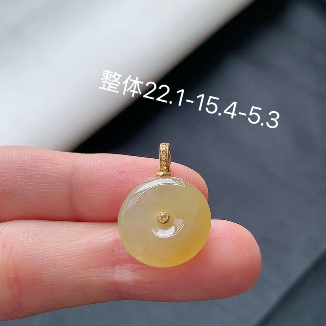 ️ 冰黄平安扣吊坠 水润起光感 无裂饱满 上手优雅时尚 货号68907，22.1-15.4-5.3
