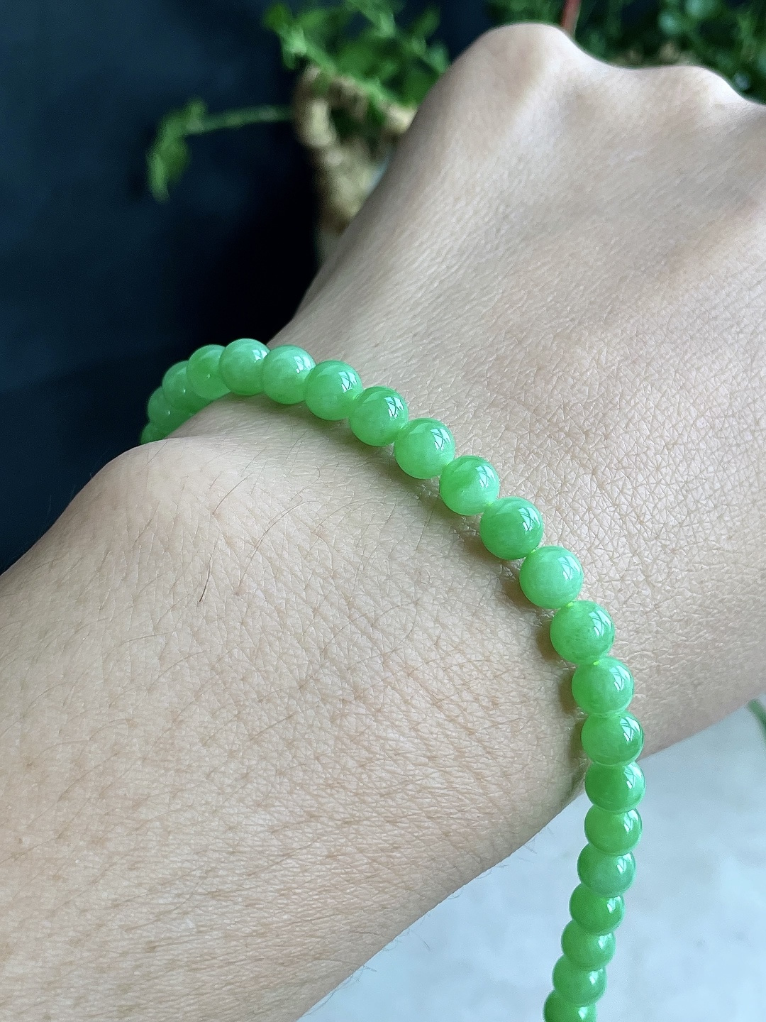 【珠子】阳绿手链圆珠珠子手链 【说明】缅甸 性比高 【尺寸】6mm 【重量】11.2克