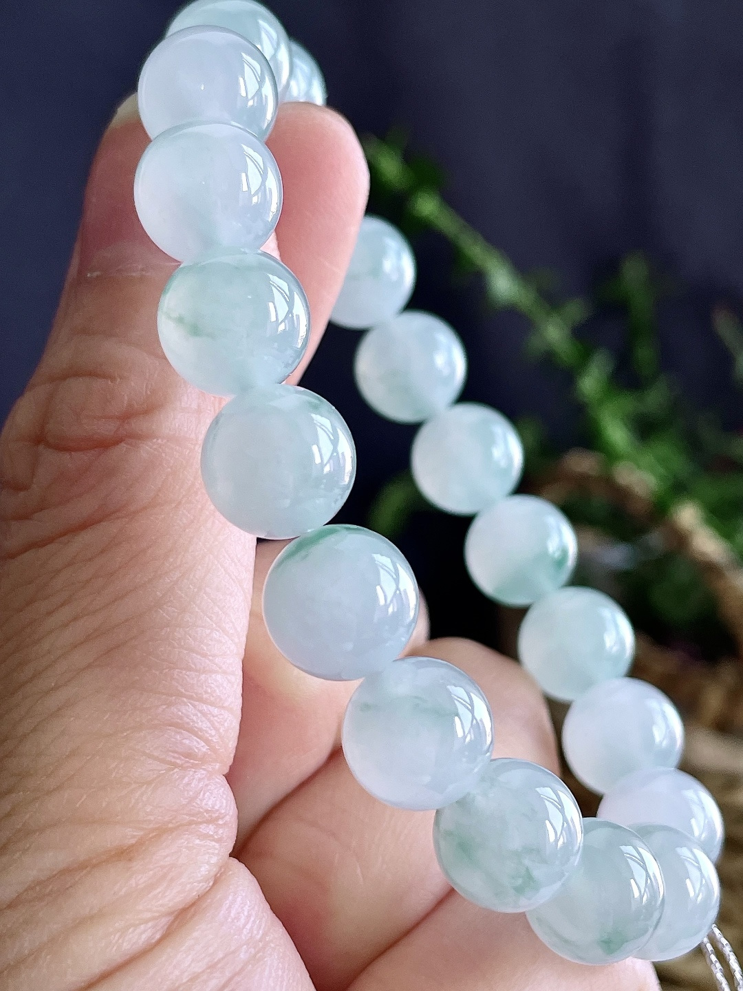 【珠子】冰种飘花手链圆珠珠子手链 【说明】缅甸 性比高 【尺寸】10mm 【重量】32.6克