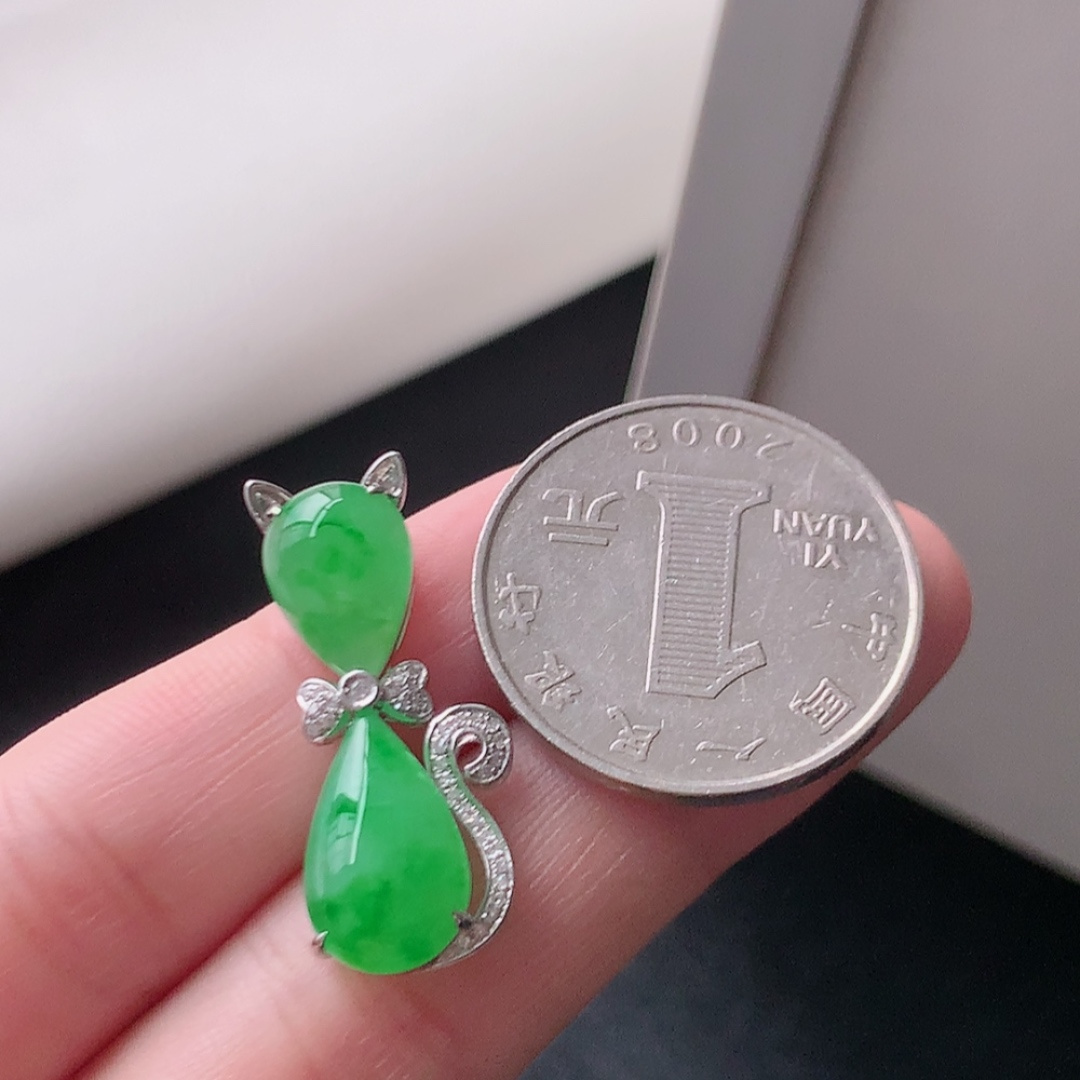 ️ 冰阳绿招财猫吊坠 色阳色艳，种老水润，饱满圆润，佩戴优雅时尚 货号19612，28-11.7-6.6