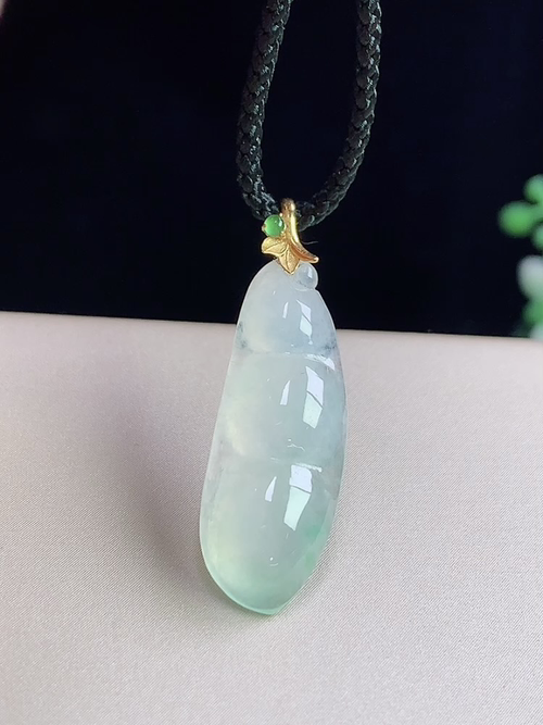 18k金镶冰飘绿福豆，四季豆，无裂，尺寸25.4-9.3-4.7mm，j30dk88