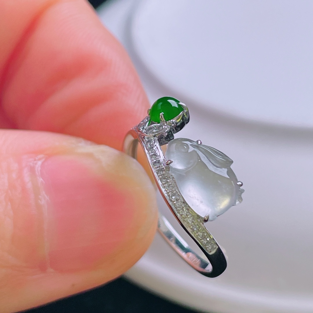 ️白冰戒指，18k镶嵌，老种起光，细底通透，尺寸：裸石9/6.7/2.5mm0930