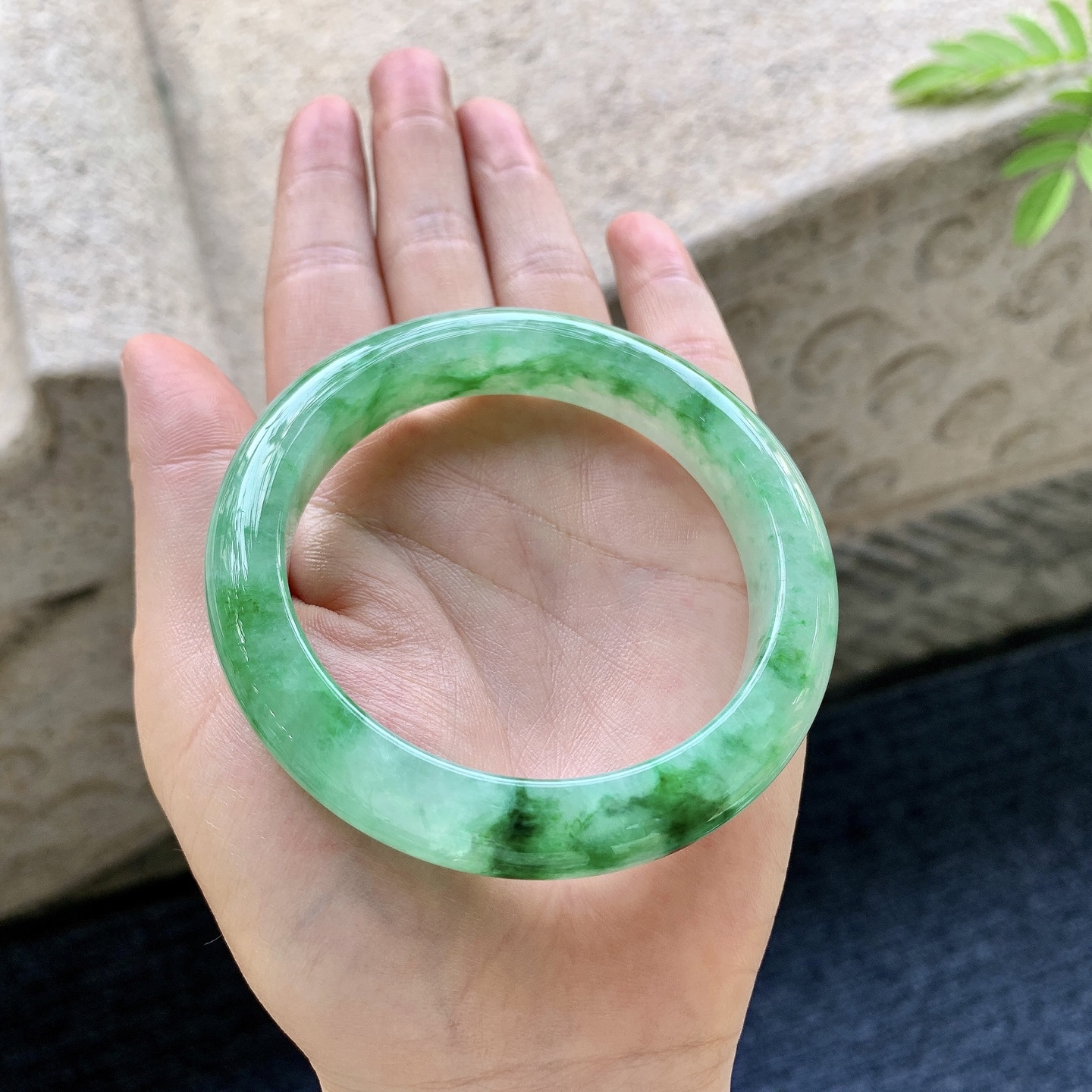 正圈55 56 圈口56.7/11.6/9.2 编码WW092541 冰糯辣绿，水润，种老，细腻，打