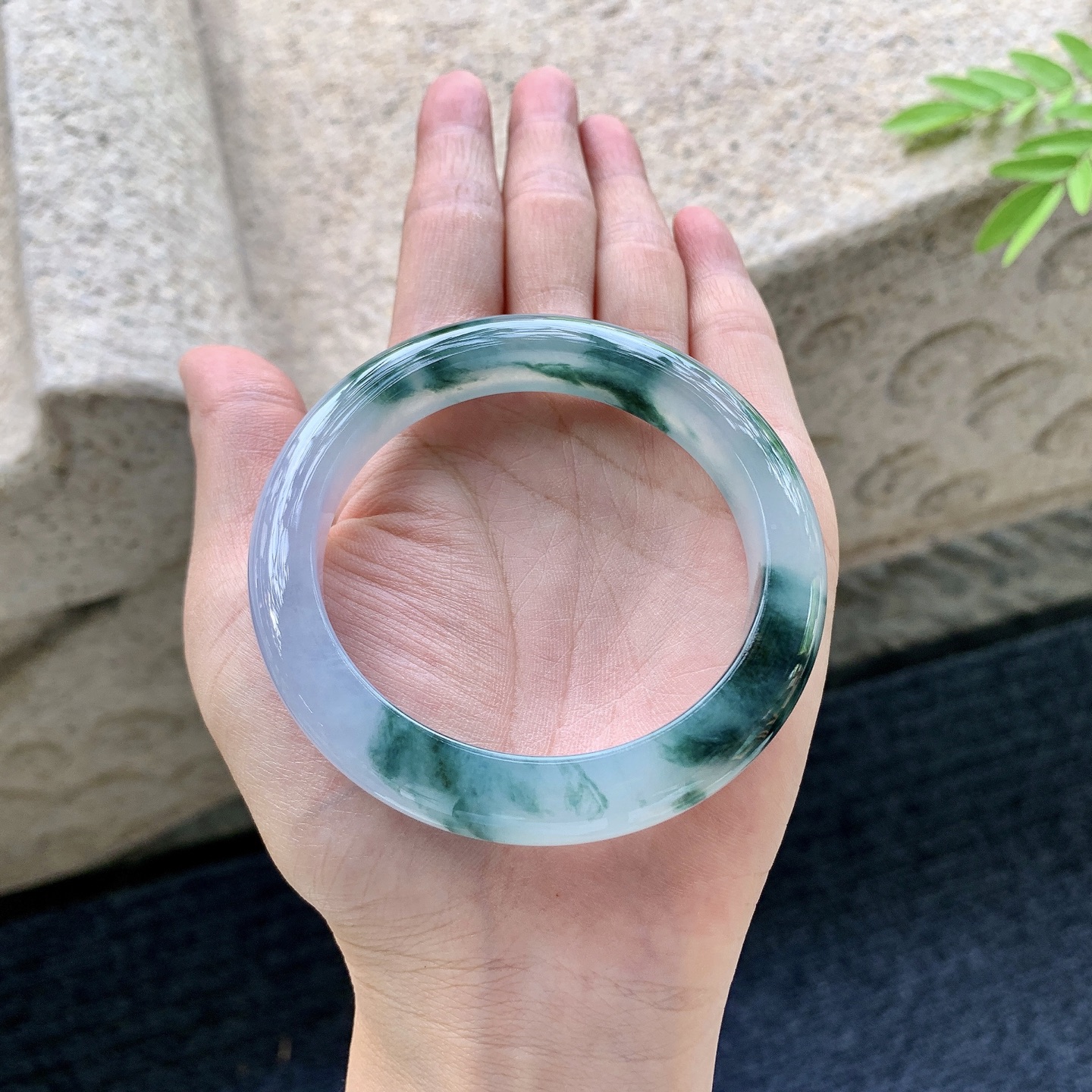 正圈55 56 圈口56/10.4/8.8 编码BA092562 冰糯飘花，水润，种老，细腻，打灯有絮线