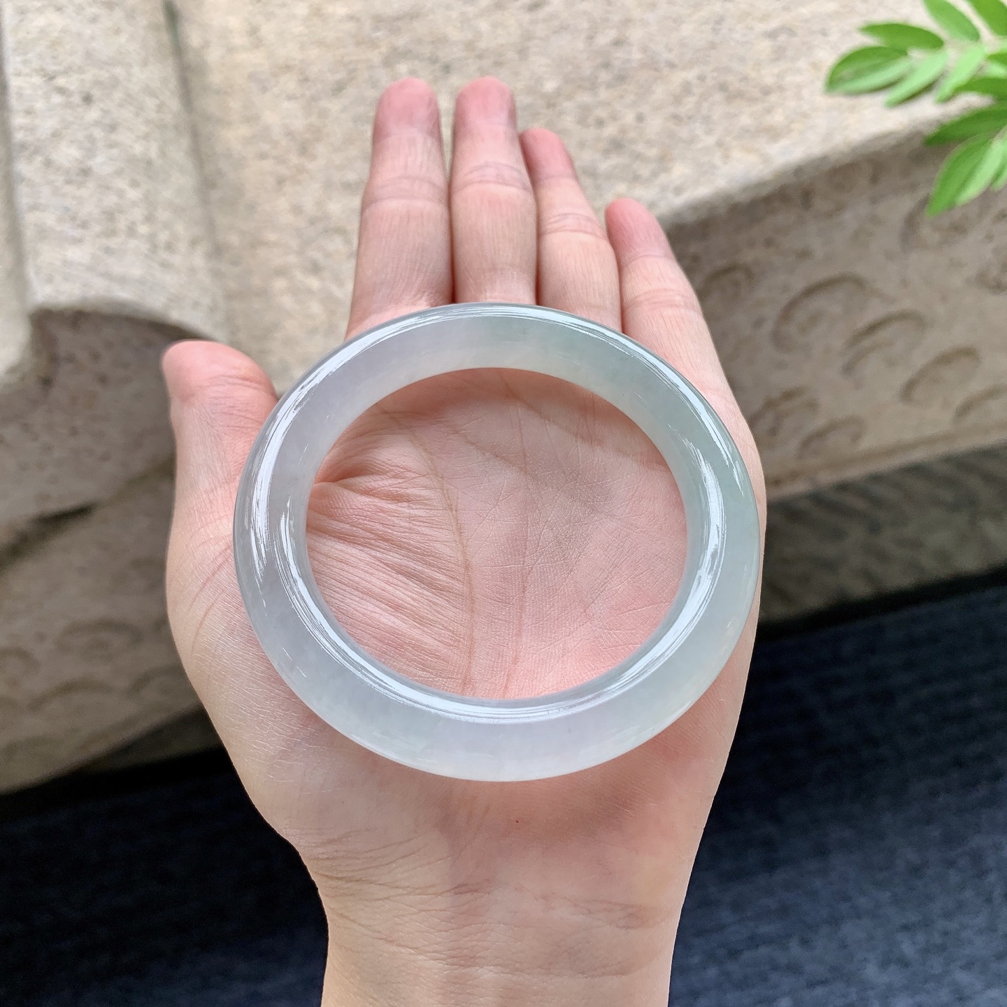 圆条52 53 圈口53.2/9.7/9.6 编码AD092417 糯冰底色，水润，种老，细腻，打灯