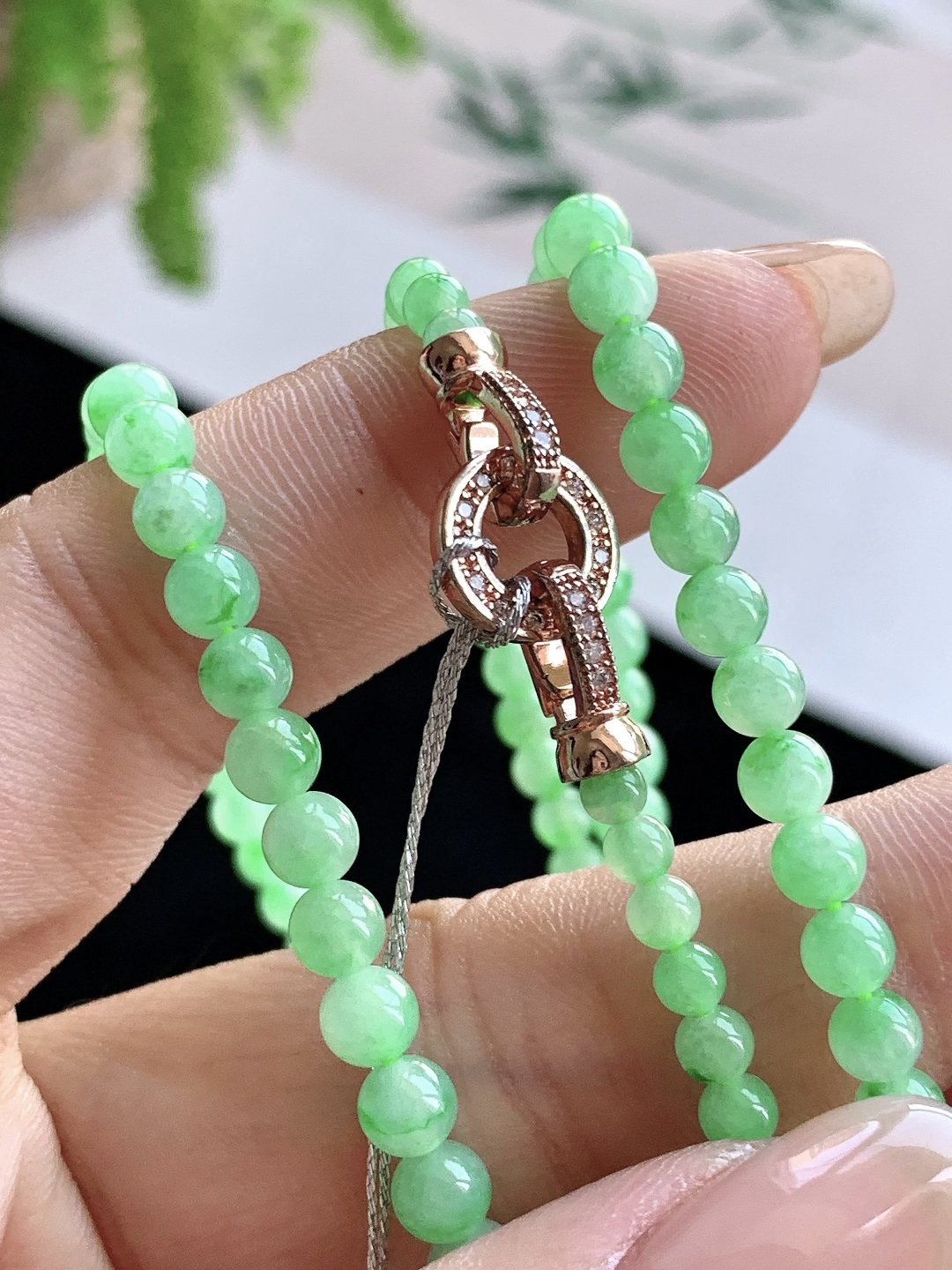 【珠子】️冰甜阳绿项链圆珠项链 【说明】缅甸 性比高 【尺寸】4.3-3.3mm，30cm 【重量】21克