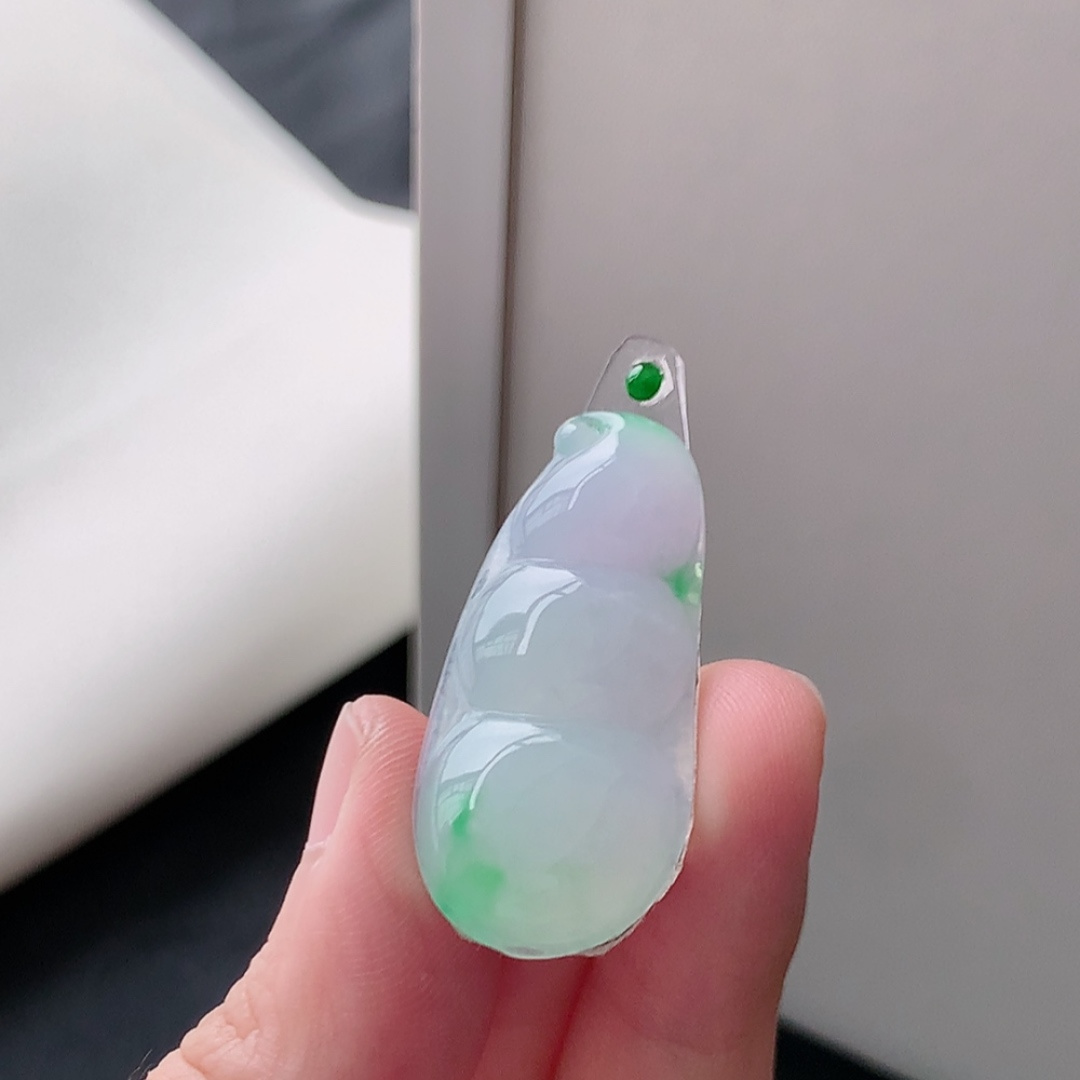 ️ 冰飘绿福豆挂件 冰润起胶感 色泽鲜艳无比 佩戴优雅气质 货号38514，37.3-17.1-3.8