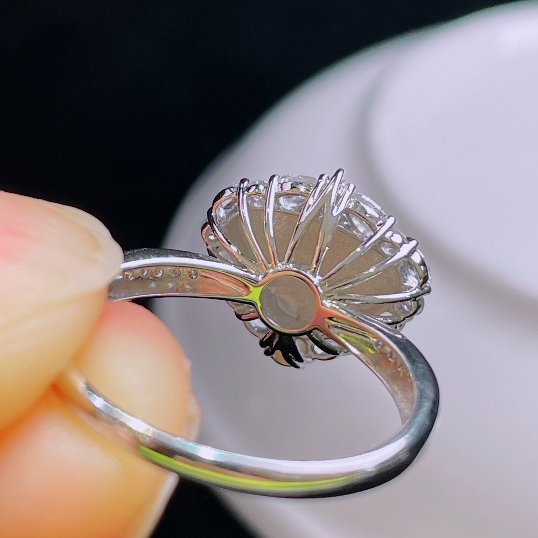 ️，冰种戒指，18k镶嵌，老种起光，细底通透，尺寸：裸石7.5/10.5/2.4mm0930