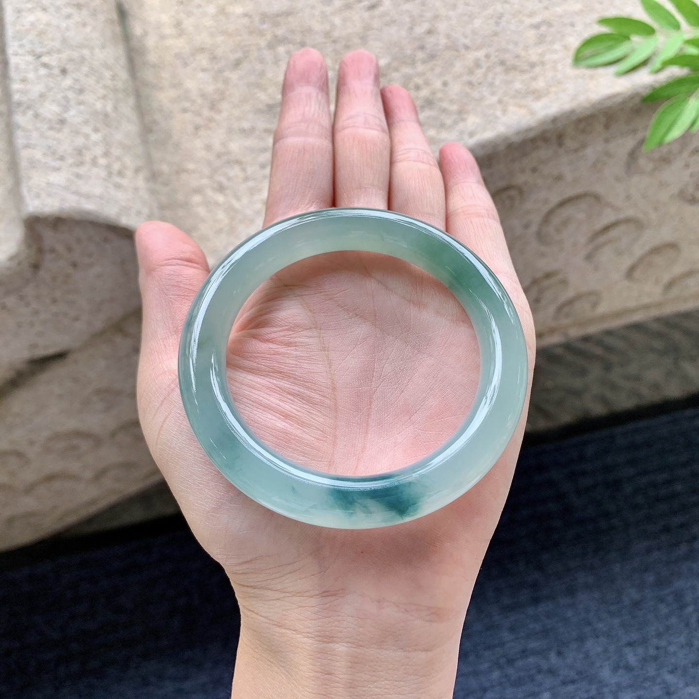 圆条54 55 圈口55/10/9.6 编码WW092451 糯冰飘绿，水润，种老，细腻，打灯有絮线